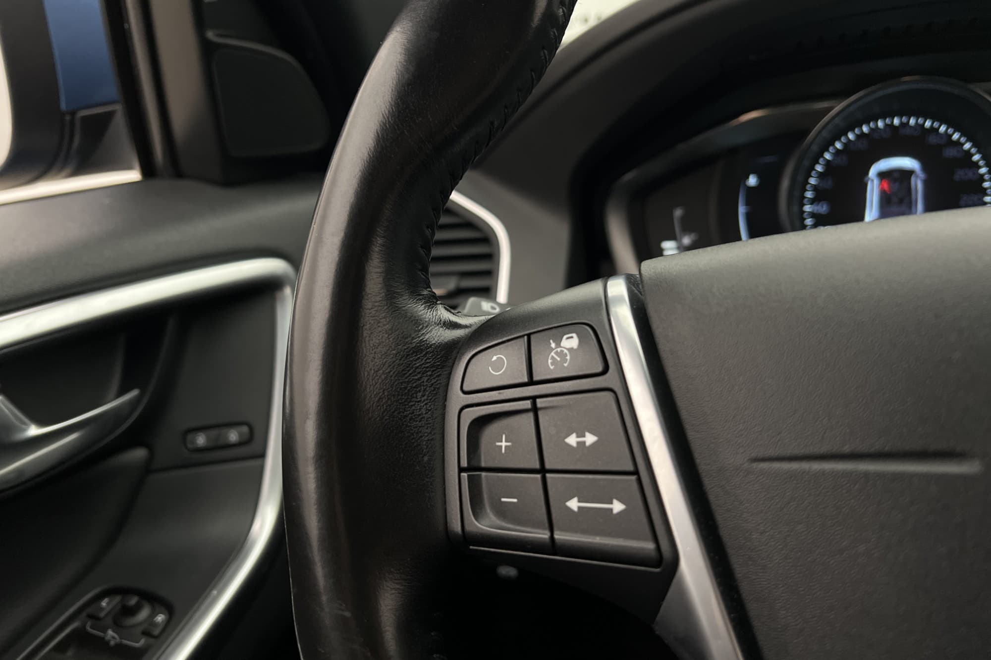 Volvo XC60 D4 Classic Summum Värmare Skinn Dragkrok Navi