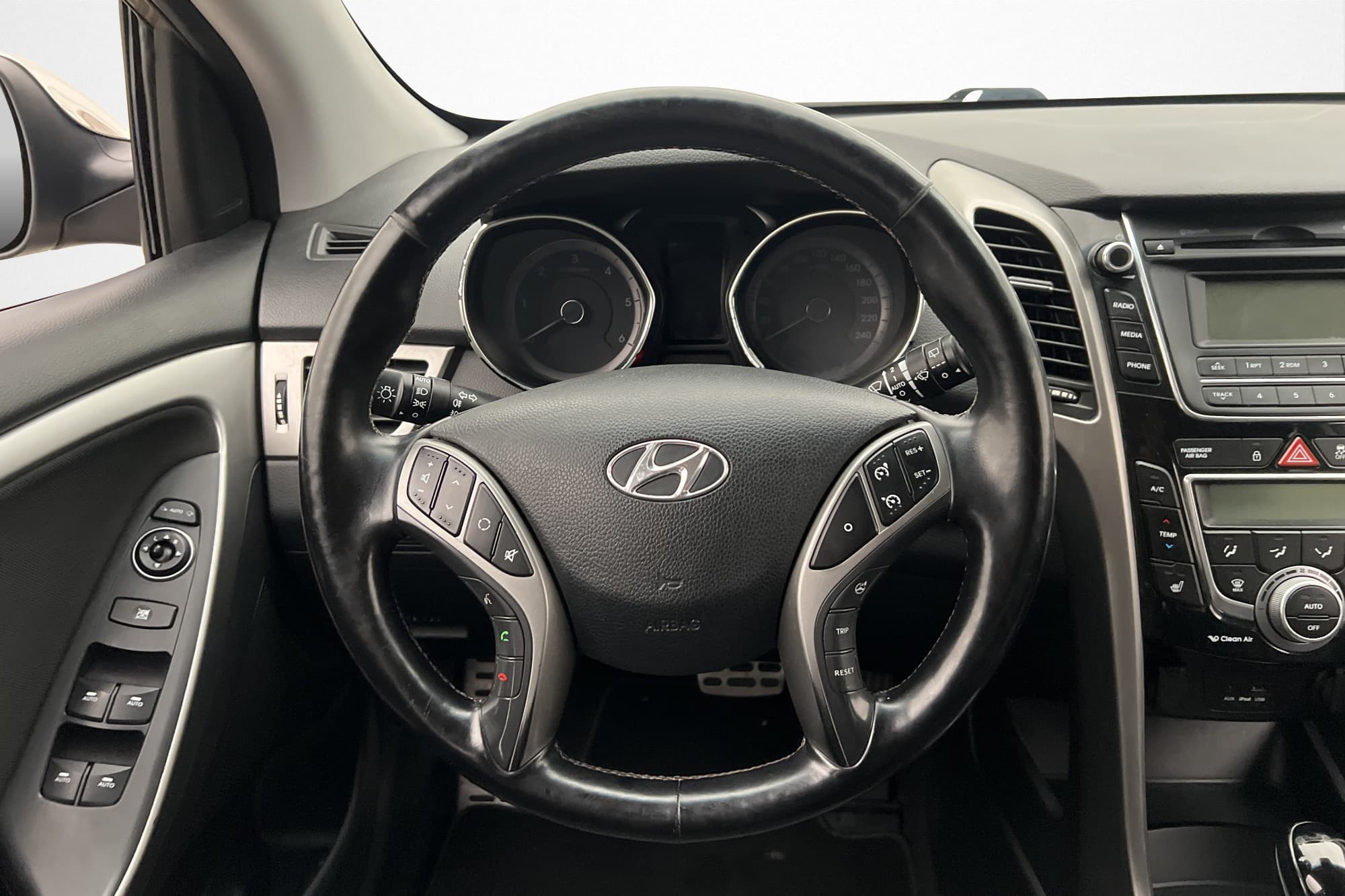 Hyundai i30 Kombi 128hk Business Sensorer Rattvärme Elstol