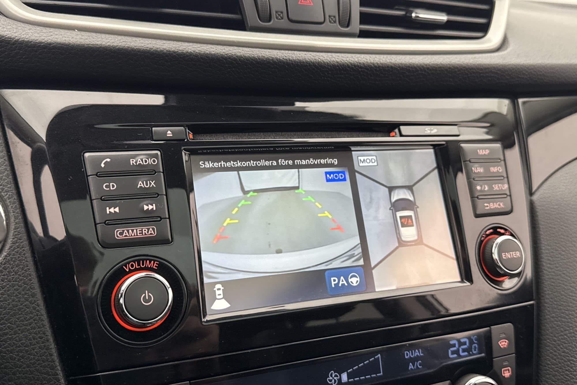 Nissan Qashqai 1.5 dCi Tekna Pano M&K-Värmare 360° Navi Drag