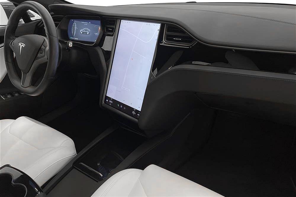 Tesla Model S Long Range AWD Luftfjädring Pano Moms FSDinteriör