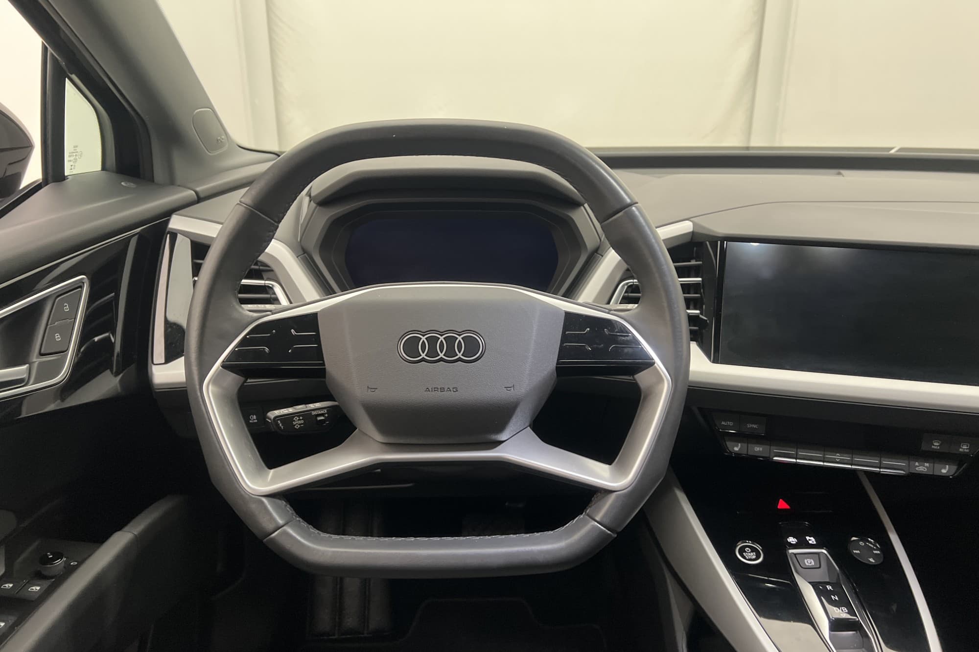 Audi Q4 50 e-tron Q Proline Cockpit SONOS Kamera CarPlay