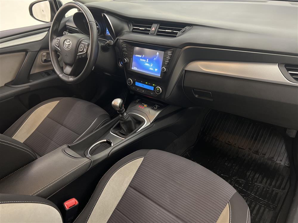 Toyota Avensis 1.8 147hk Nyservad M-Värm B-Kamera