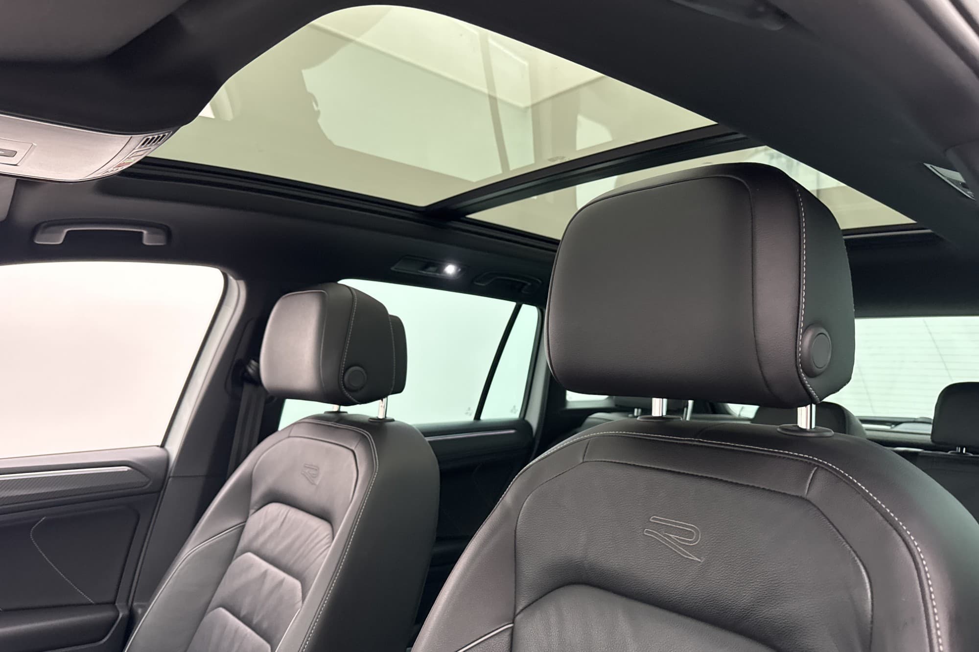 Volkswagen Tiguan eHybrid TSI 245hk R-Line Pano Kamera MOMS