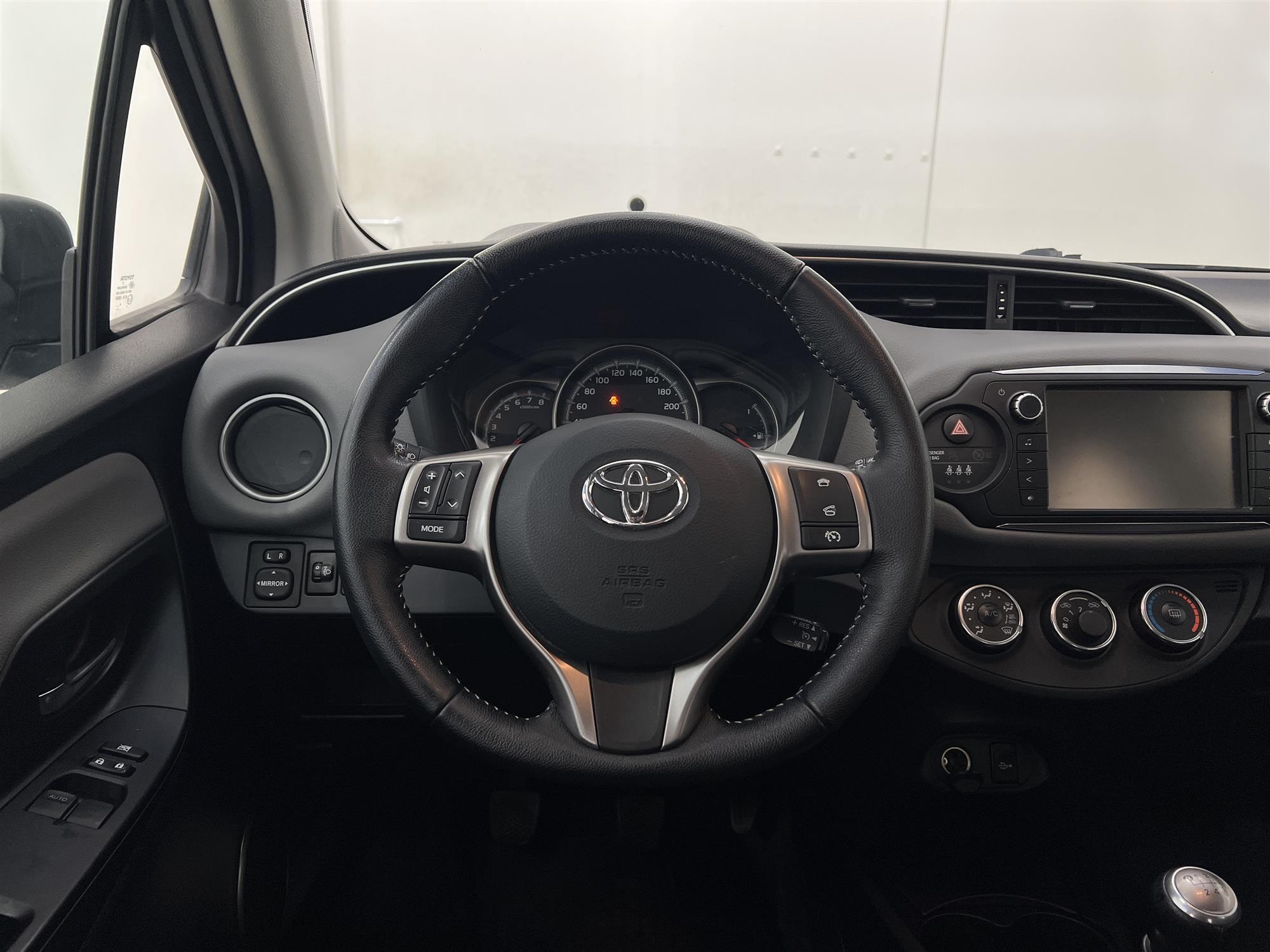 Toyota Yaris  1.33 Dual VVT-i 99hk 2 Brukare B-Kam Låg Skatt