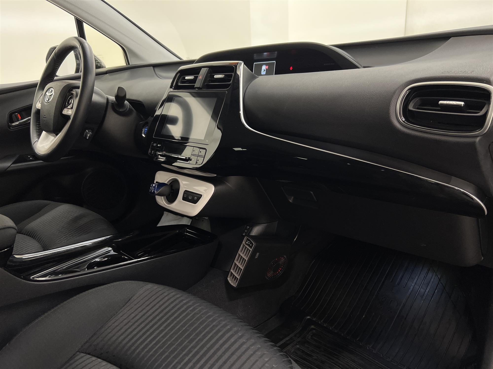Toyota Prius 1.8 Plug-In 123hk Backkamera Navi Head up MVärm