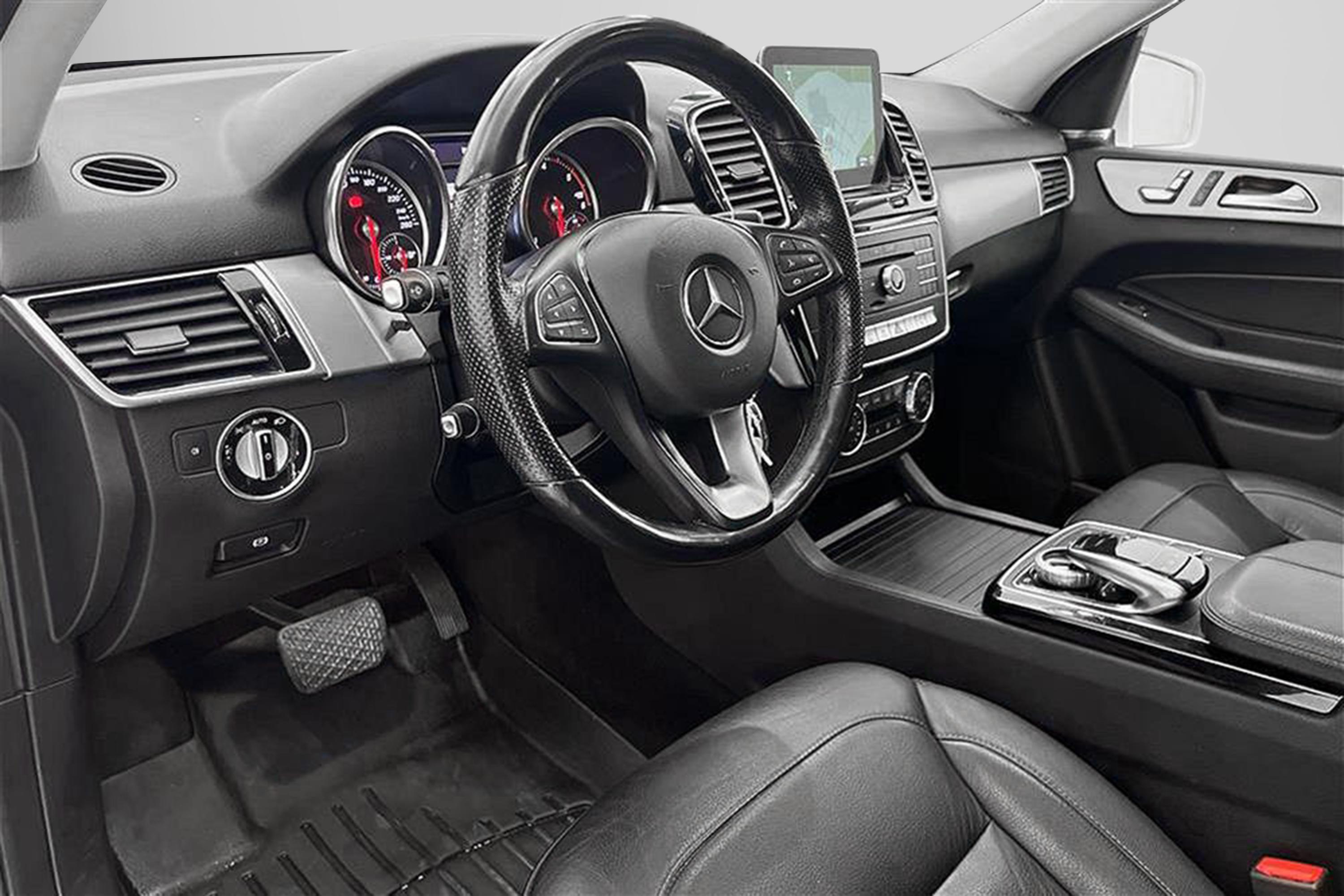 Mercedes-Benz GLE 350d 4M 258hk AMG Värmare 360° H/K Naviinteriör