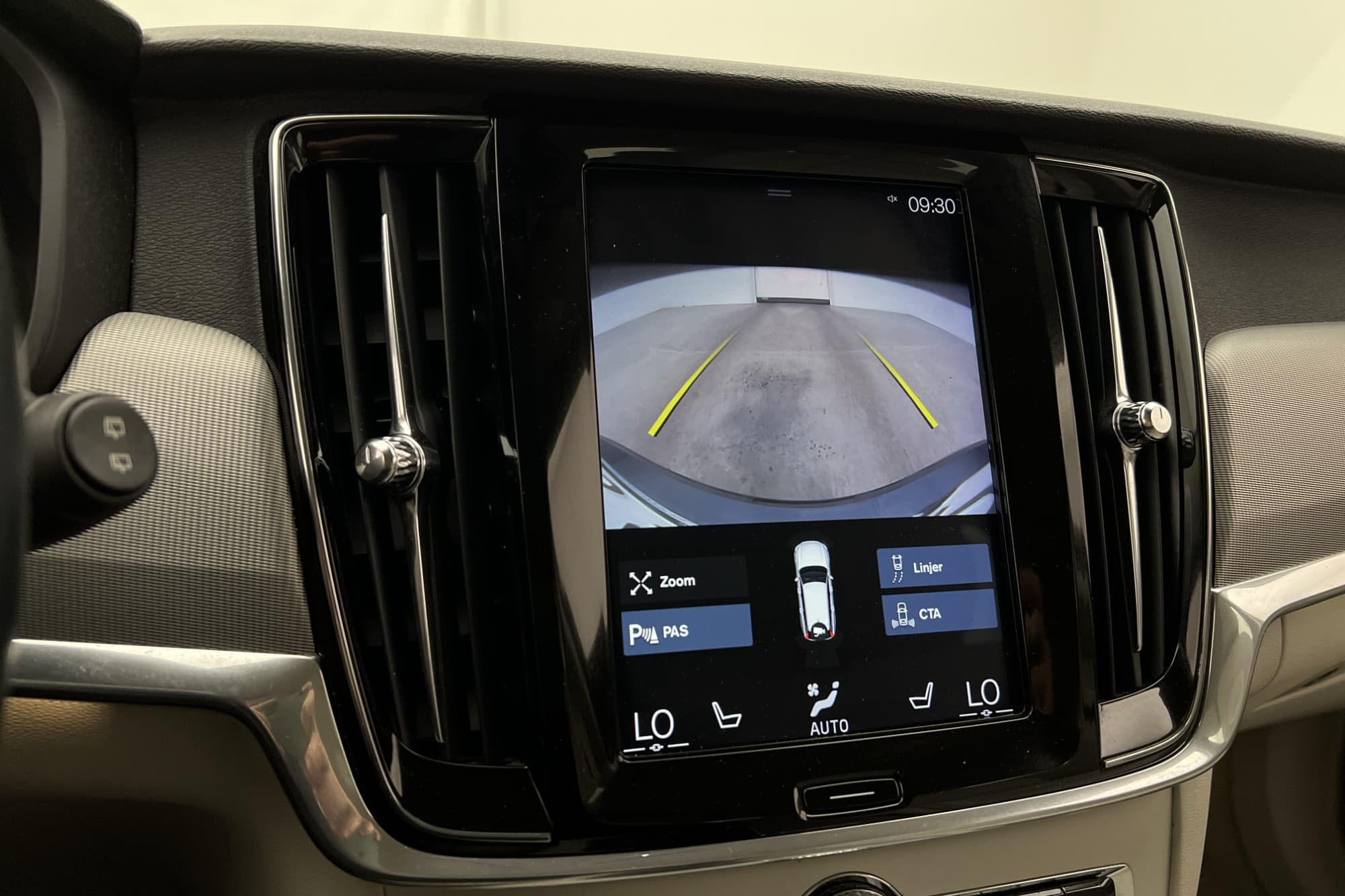 Volvo V90 Cross Country T5 AWD Värmare HUD Skinn VOC Kamera