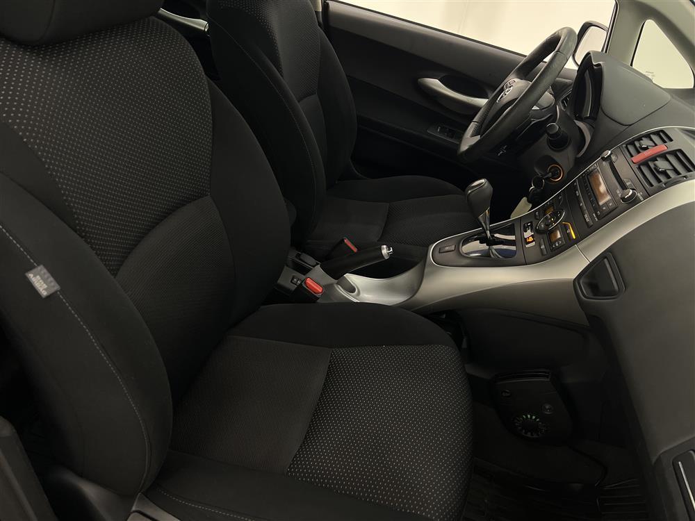 Toyota Auris 1.6 Valvematic MultiMode 132hk Nyservad M-Värm 