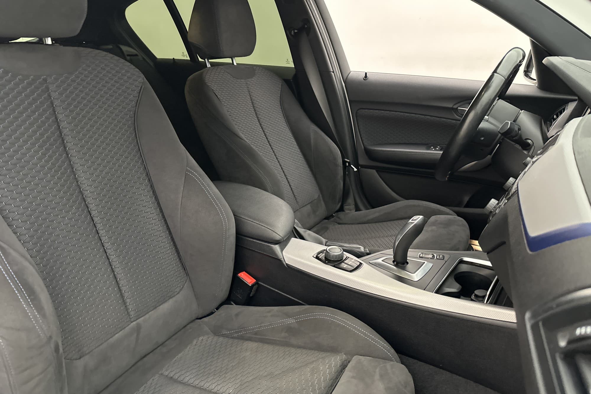 BMW 118i M Sport Maxton Rattvärme P-Sensorer Bluetooth