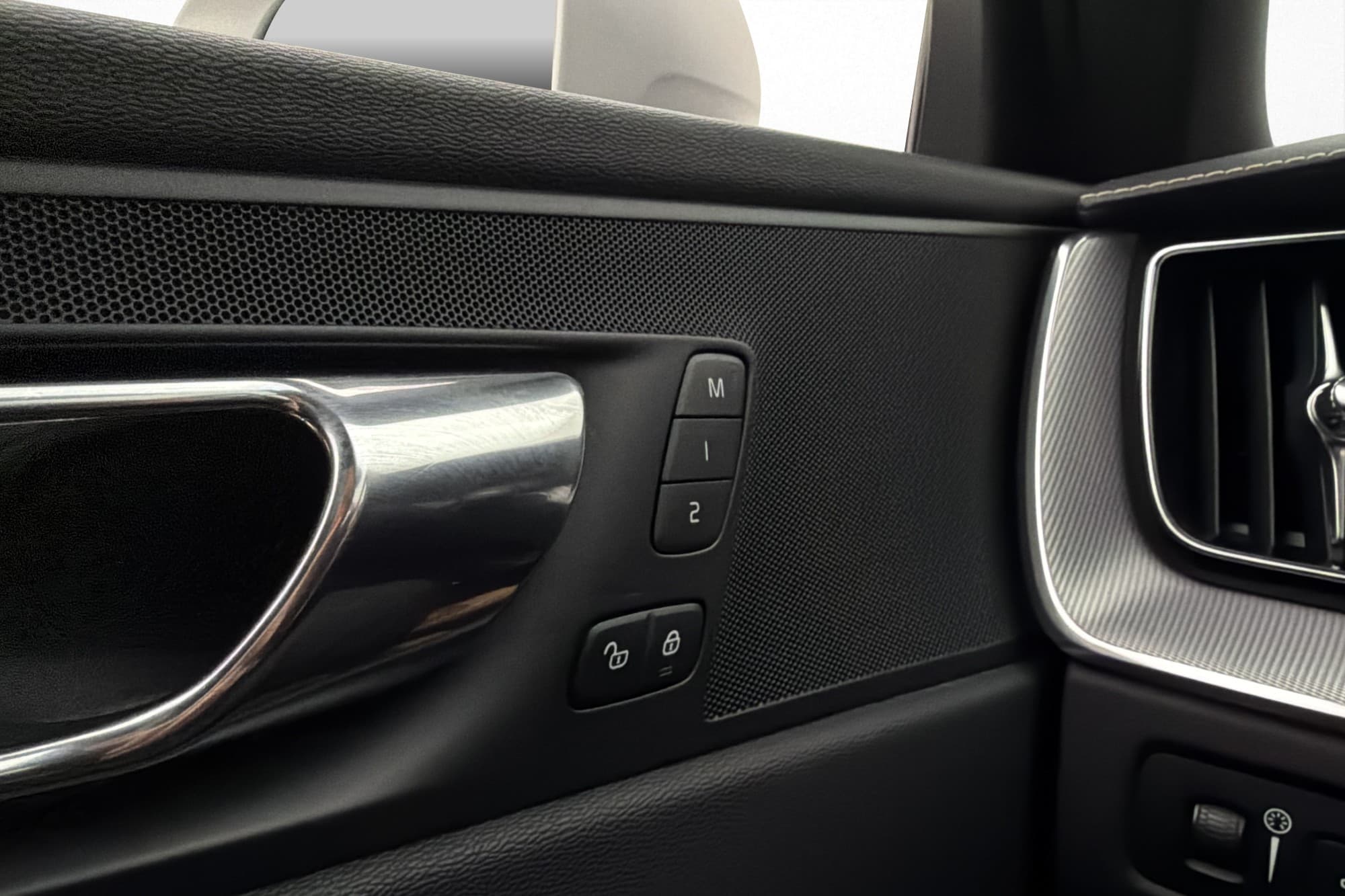 Volvo XC60 T8 TwEn AWD R-Design Pano HUD Luft-fj Värm 360°