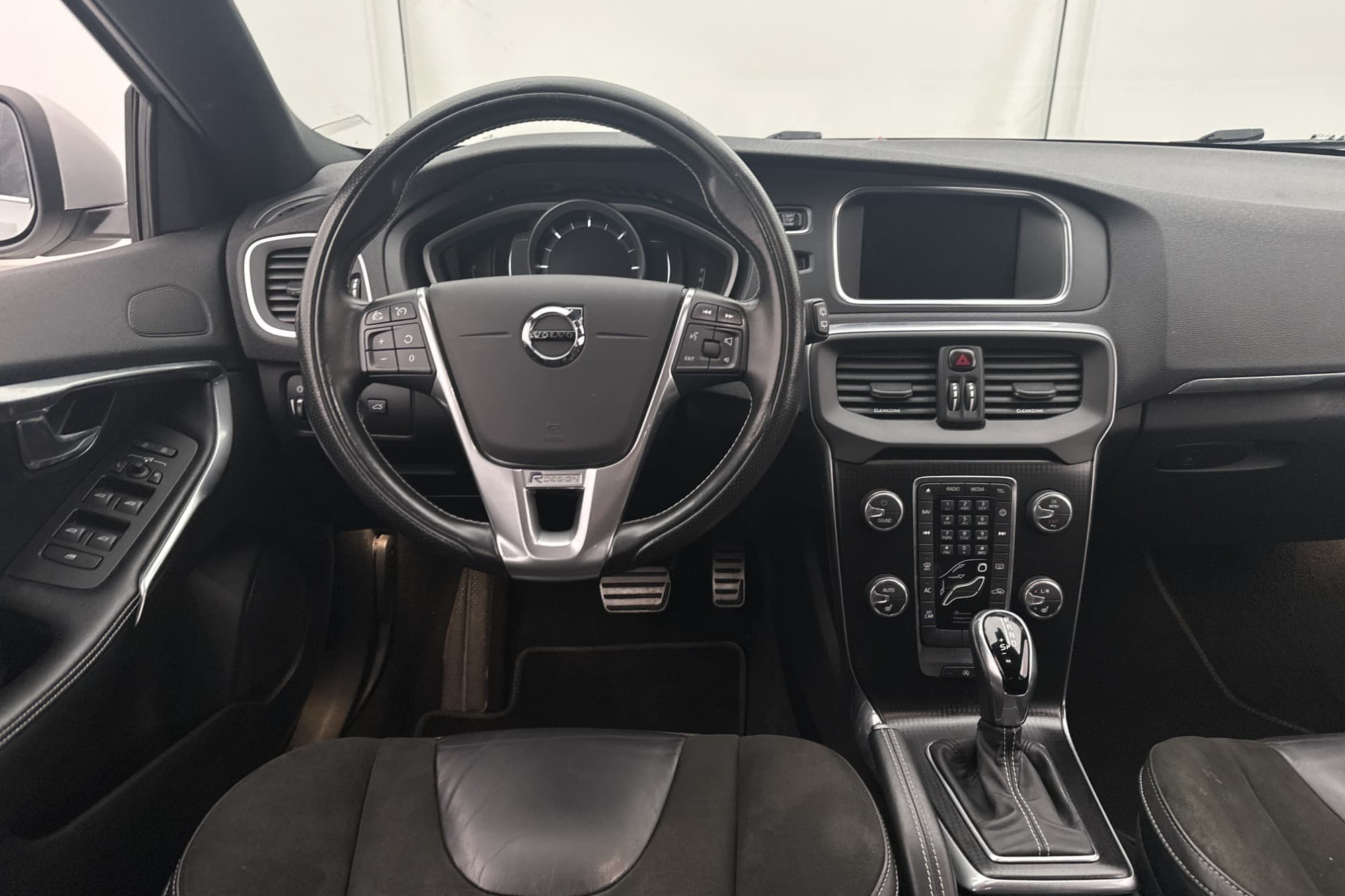 Volvo V40 D2 120hk R-Design D-Värmare P-Sensorer Halvskinn