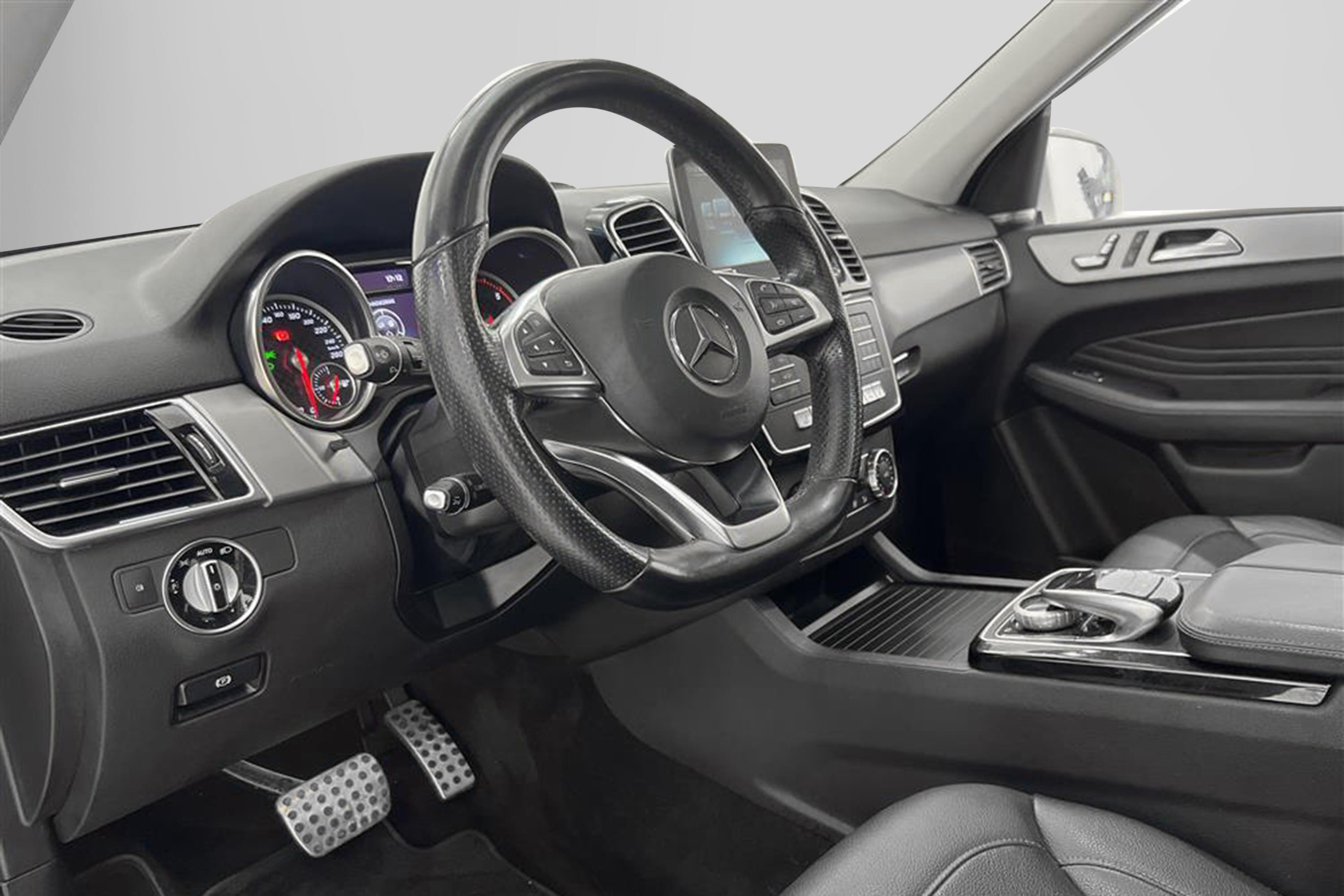 Mercedes-Benz GLE 350d 4M 258hk AMG Värmare Pano H/K 360°interiör