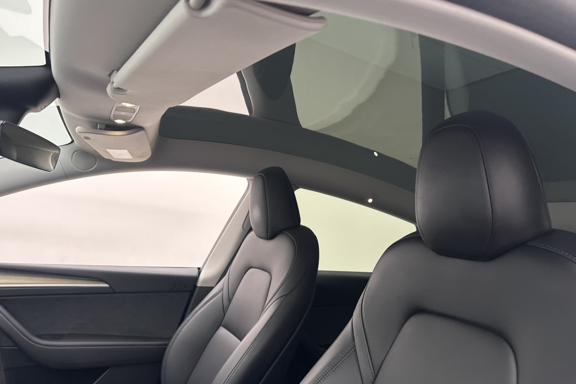 Tesla Model Y Standard Range Pano Drag Moms Kamera Autopilot