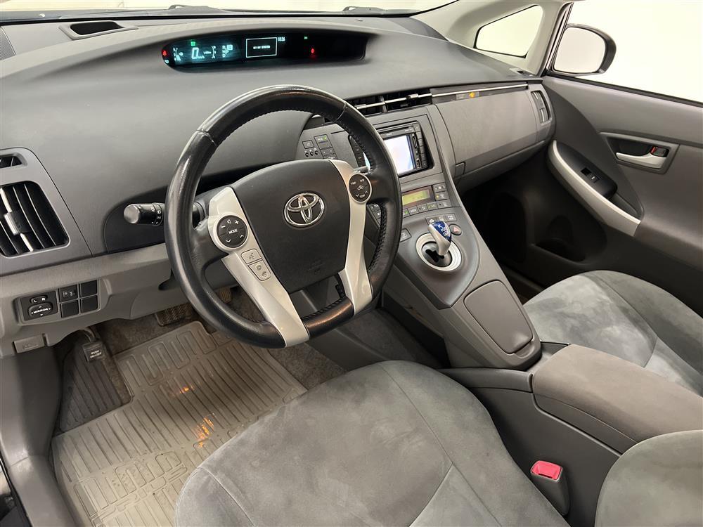 Toyota Prius 1.8 Hybrid 136hk HUD Alcantara Låg Skatt Nyserv