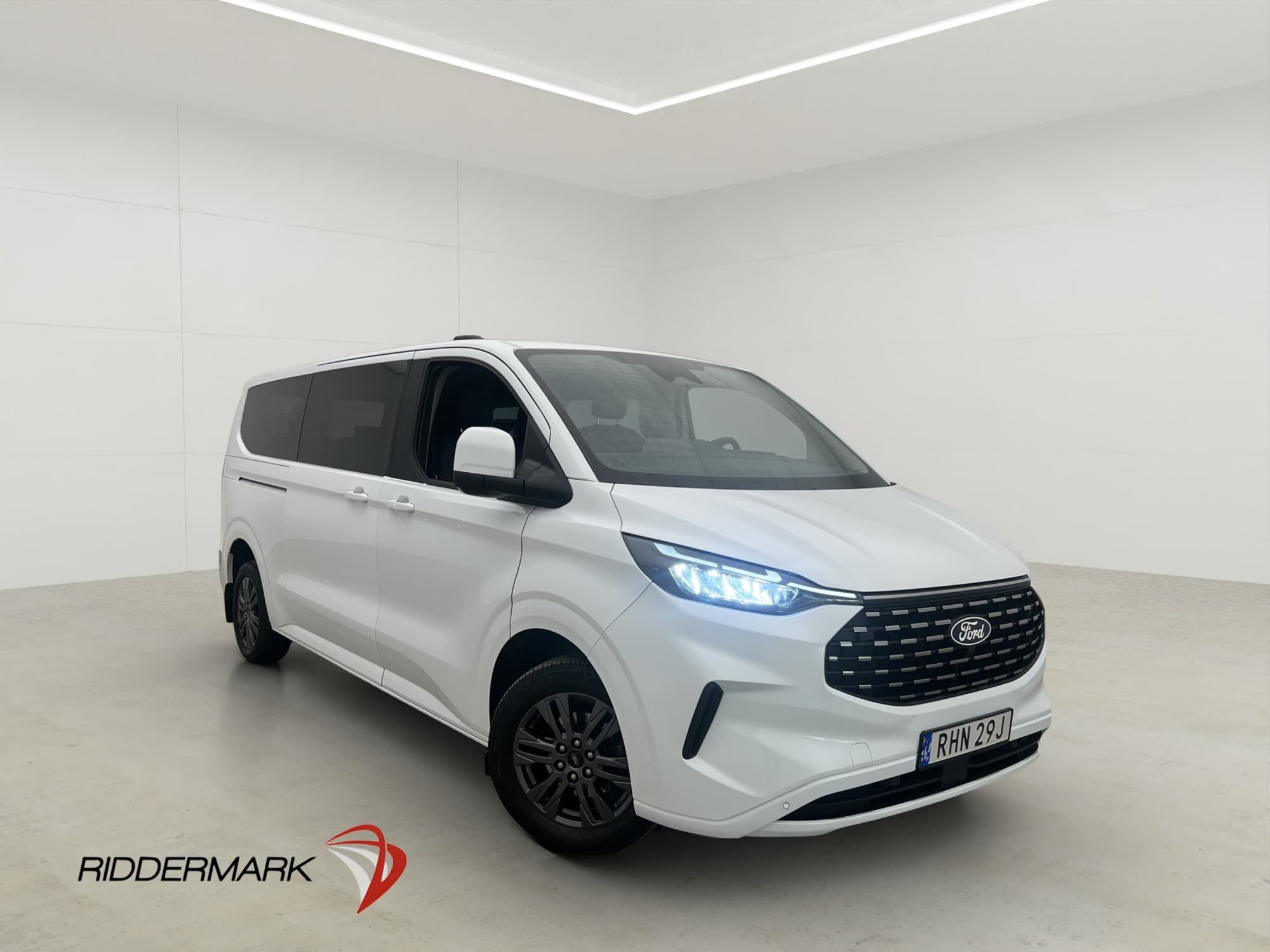 Ford Tourneo Custom 320