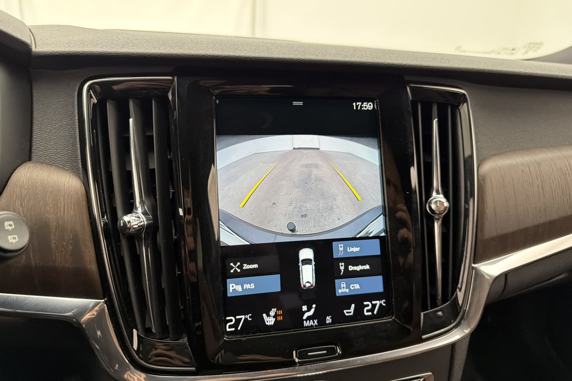 Volvo V90 Cross Country B4 AWD Momentum Skinn Värmare Kamera