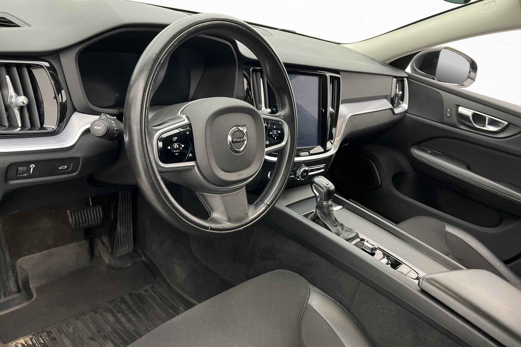 Volvo V60 D3 AWD Momentum Värmare Dragkrok CarPlay VOC