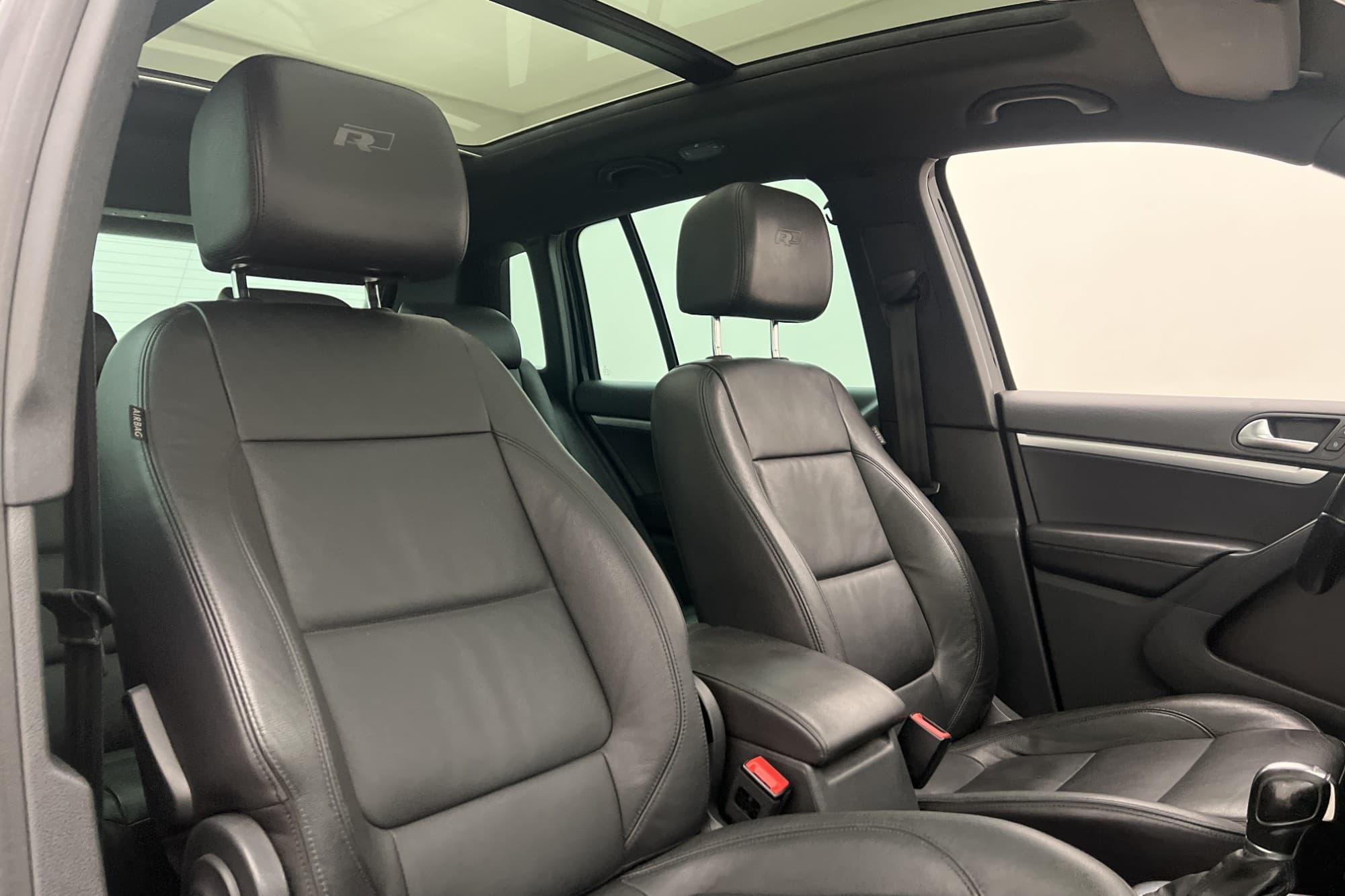 Volkswagen Tiguan TDI 184hk 4M R Line Pano Värmare Kamera