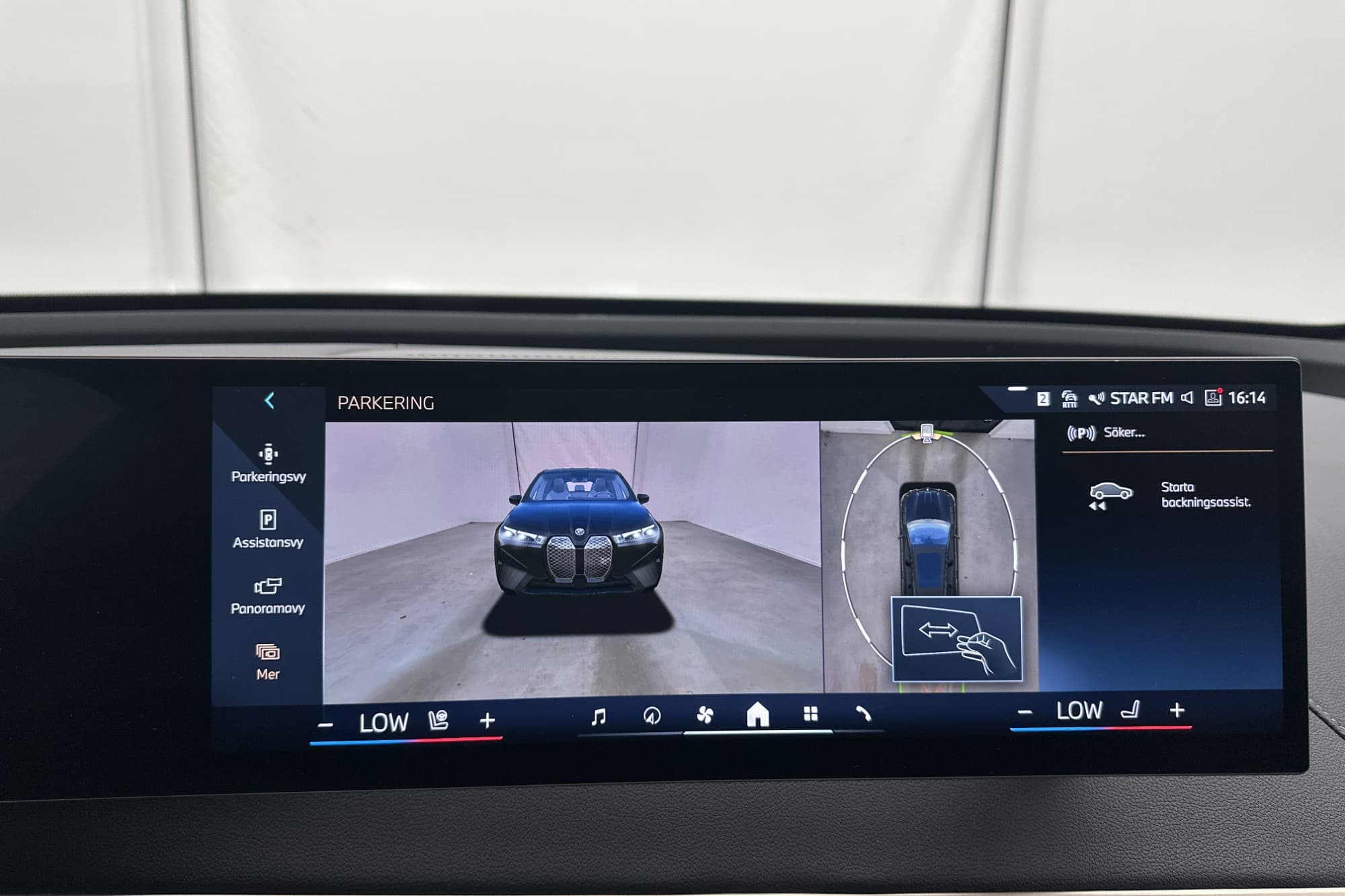 BMW iX xDrive40 326hk Sport Laser H/K Head Up Dragkrok 360°