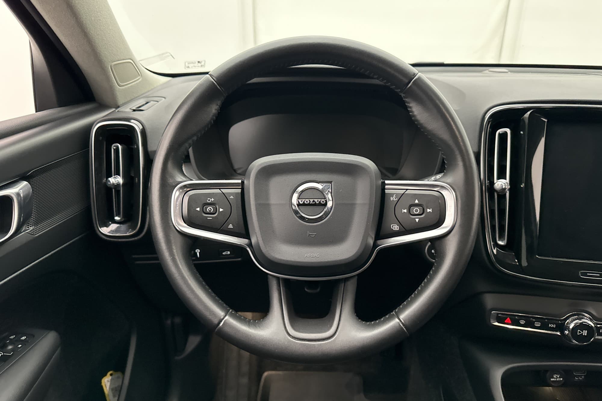 Volvo XC40 D3 Momentum VOC Värmare Kamera Dragkrok CarPlay