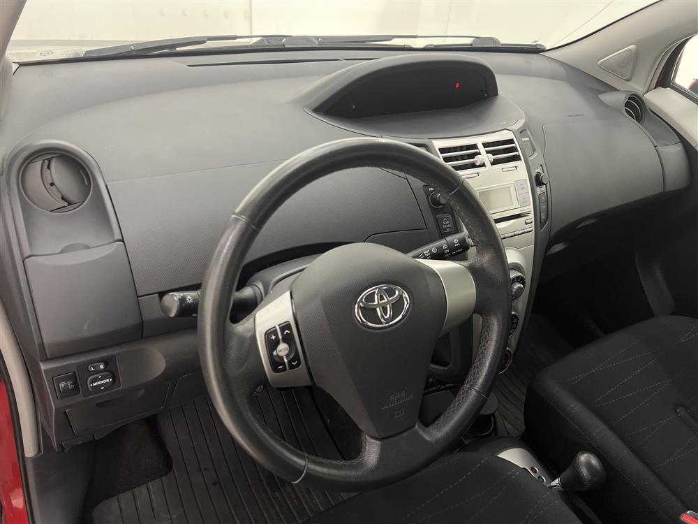 Toyota Yaris 1.3 87hk Välservad Låg Skatt 0,53L/milinteriör