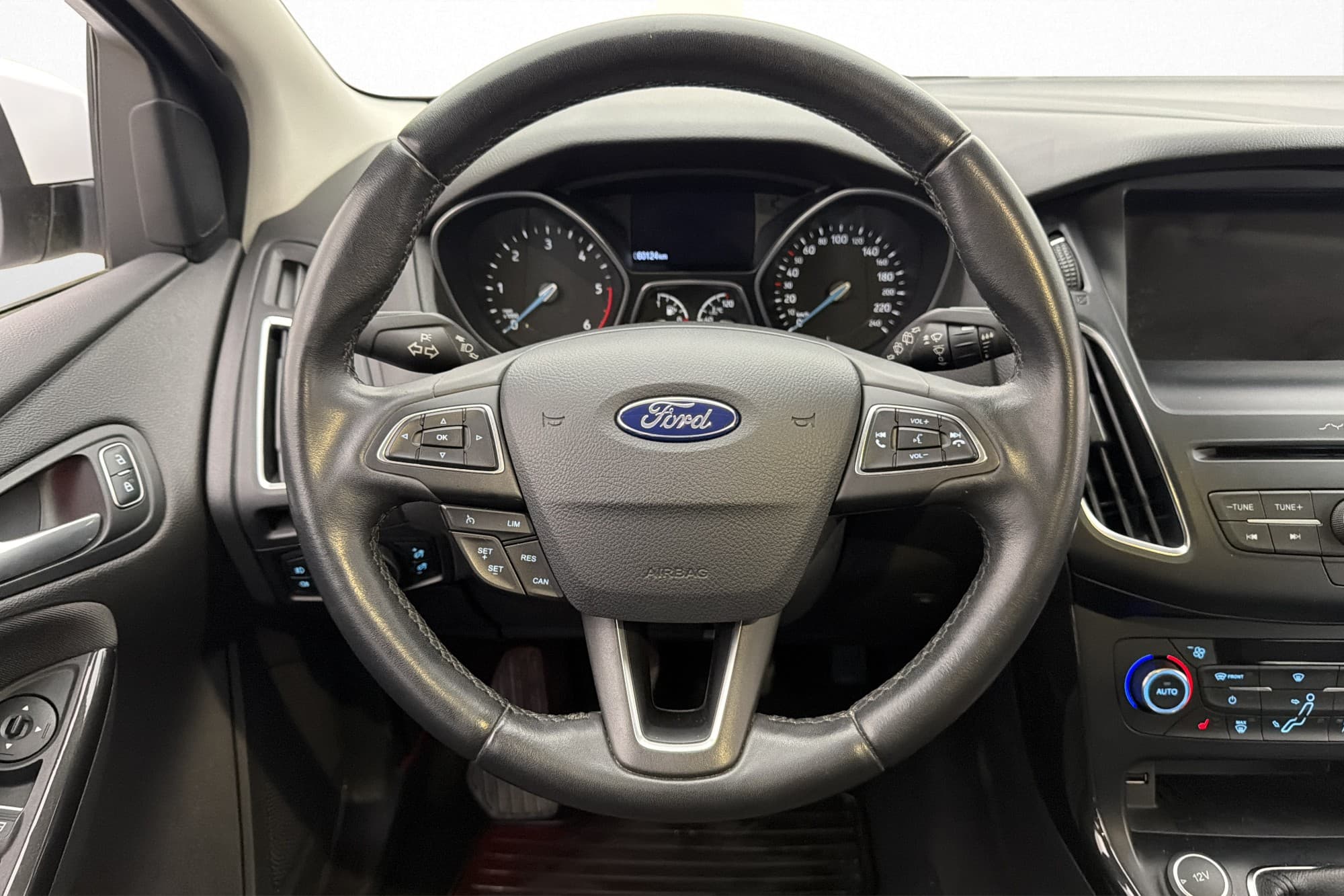 Ford Focus 1.5 TDCi Titanium Keyless 2-Zons P-sensorer Drag