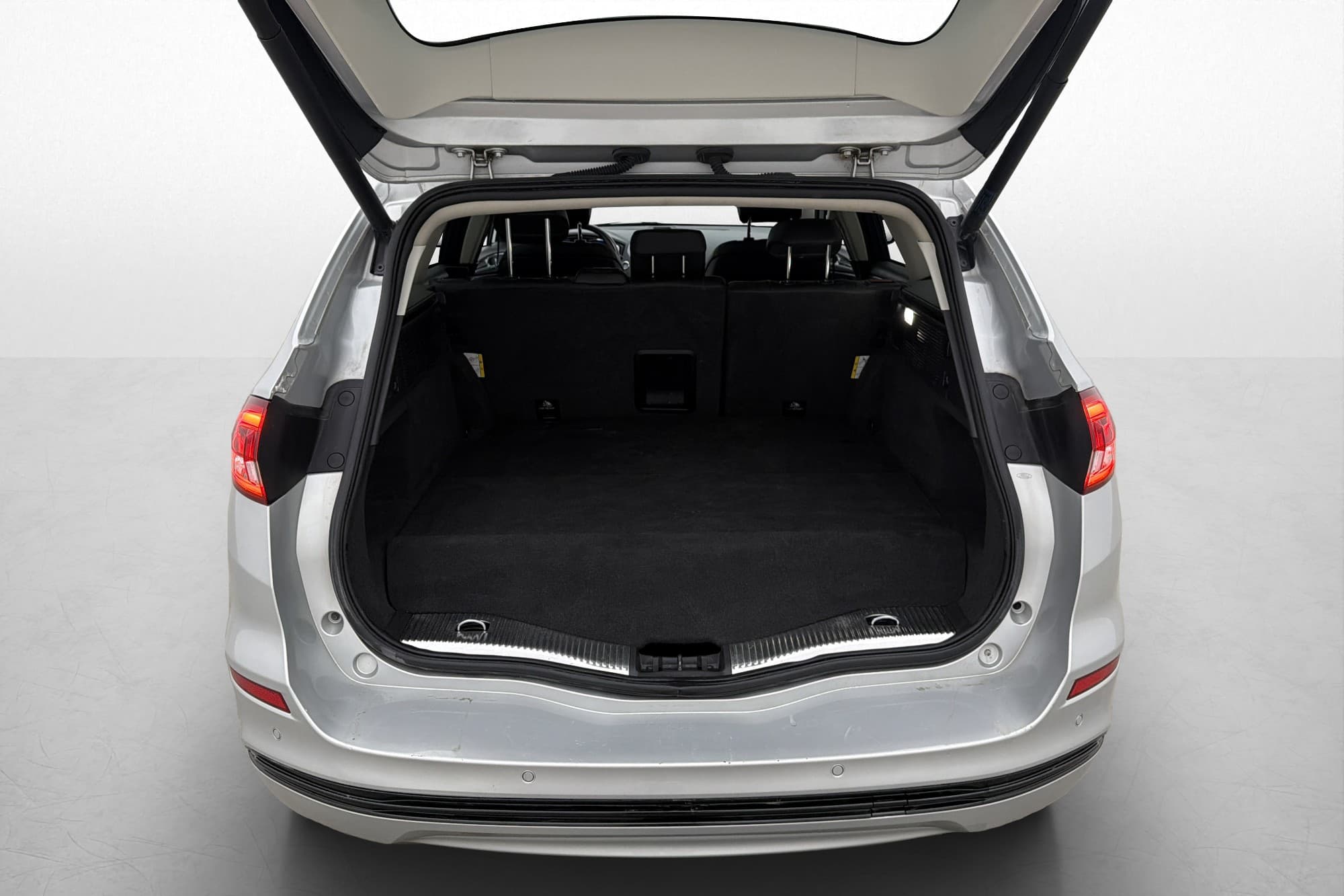 Ford Mondeo Hybrid E-CVT 187hk Titanium Kamera Navi 0,5l/mil