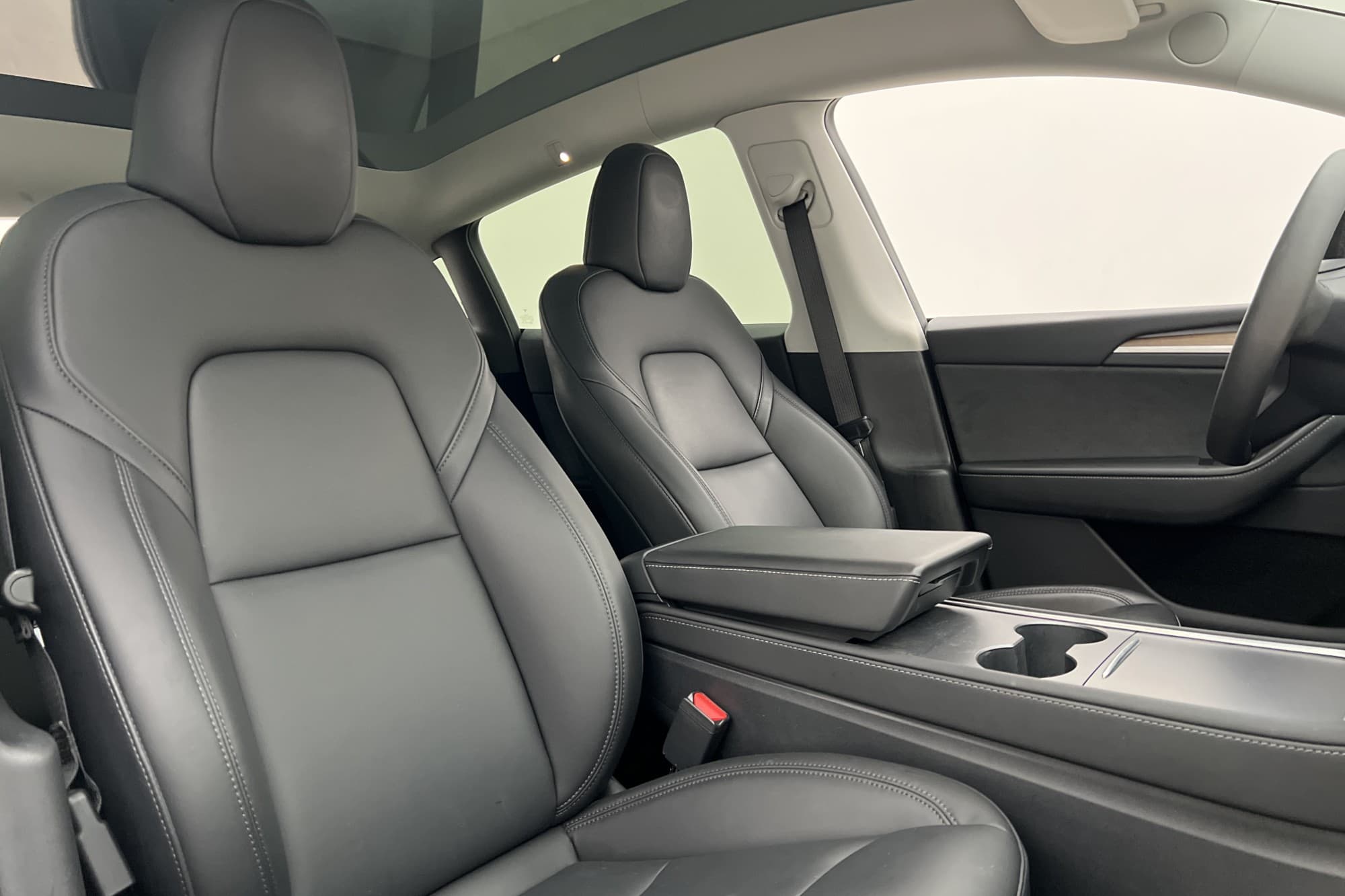 Tesla Model Y Long Range AWD Dragkrok MOMS Autopilot