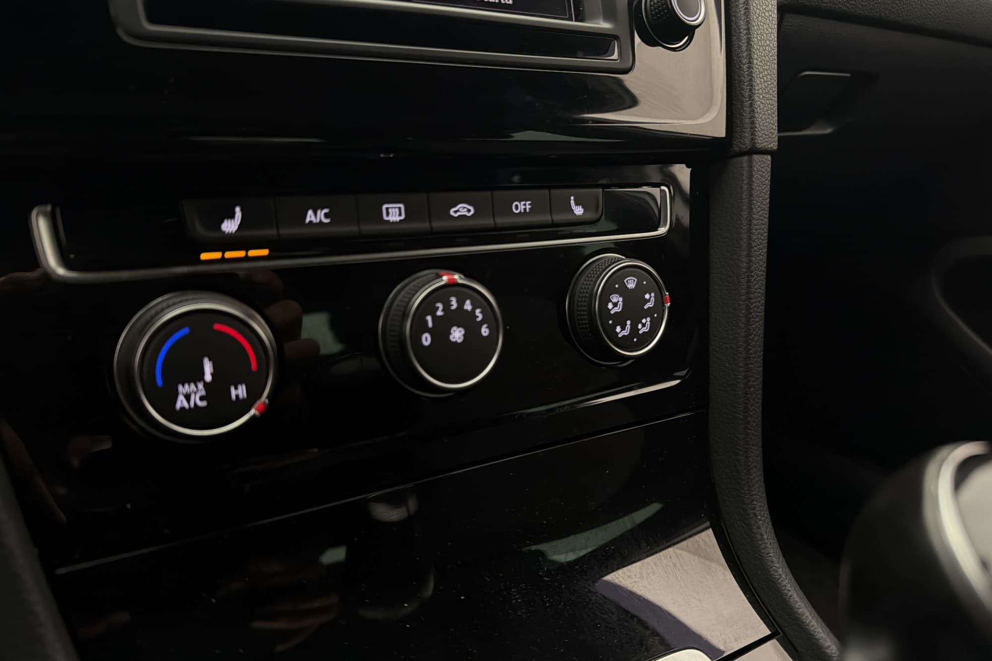 Volkswagen Golf TSI 150hk R-Line Apple CarPlay Adaptiv-Fart