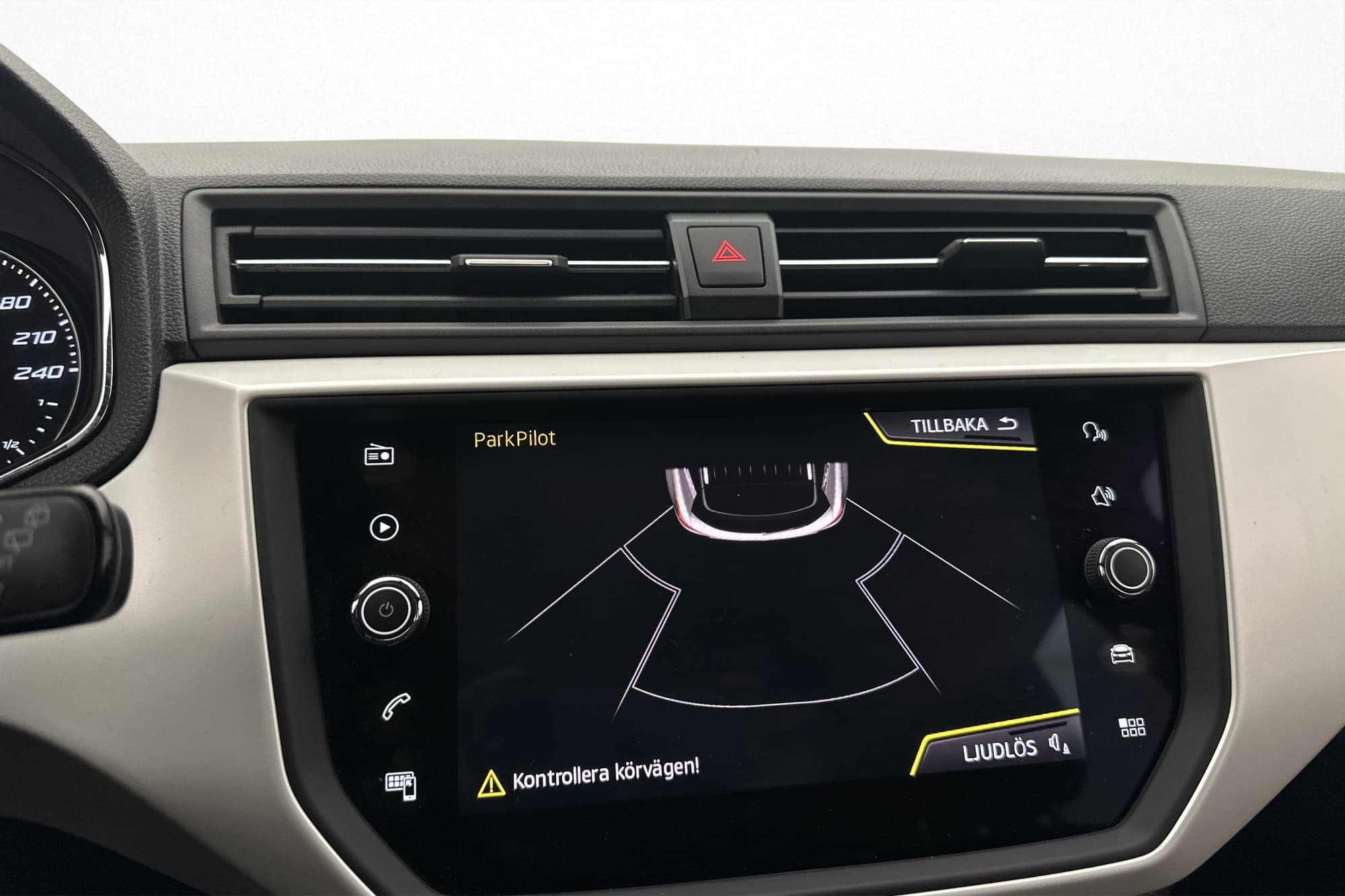 SEAT Arona 1.0 TSI Xcellence Keyless LED CarPlay Sensorer