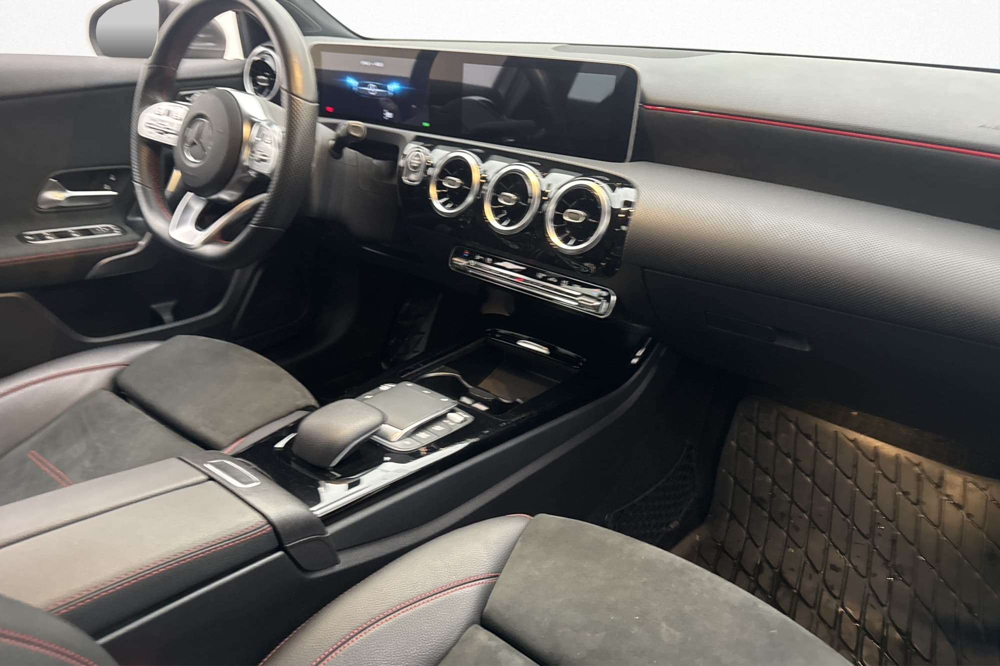 Mercedes-Benz A180 AMG Wide Kamera Navi Keyless Sportstolar