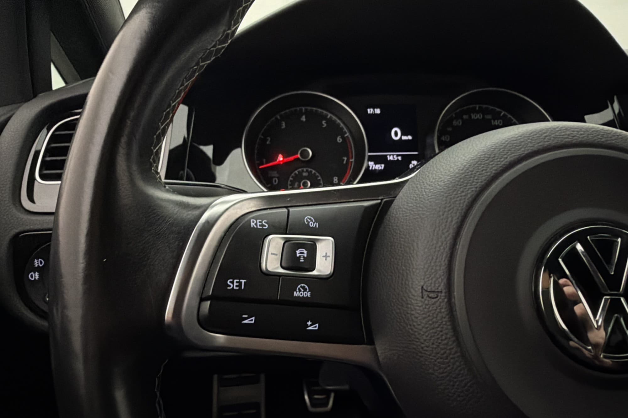 Volkswagen Golf 1.4 TSI 150hk R-Line Värmare CarPlay Ad-fart