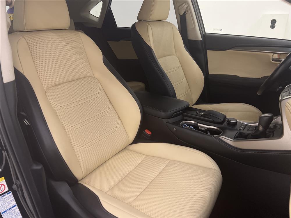 Lexus NX 300h 181hk AWD Navi Skinn B-Kam 0,51L/milinteriör