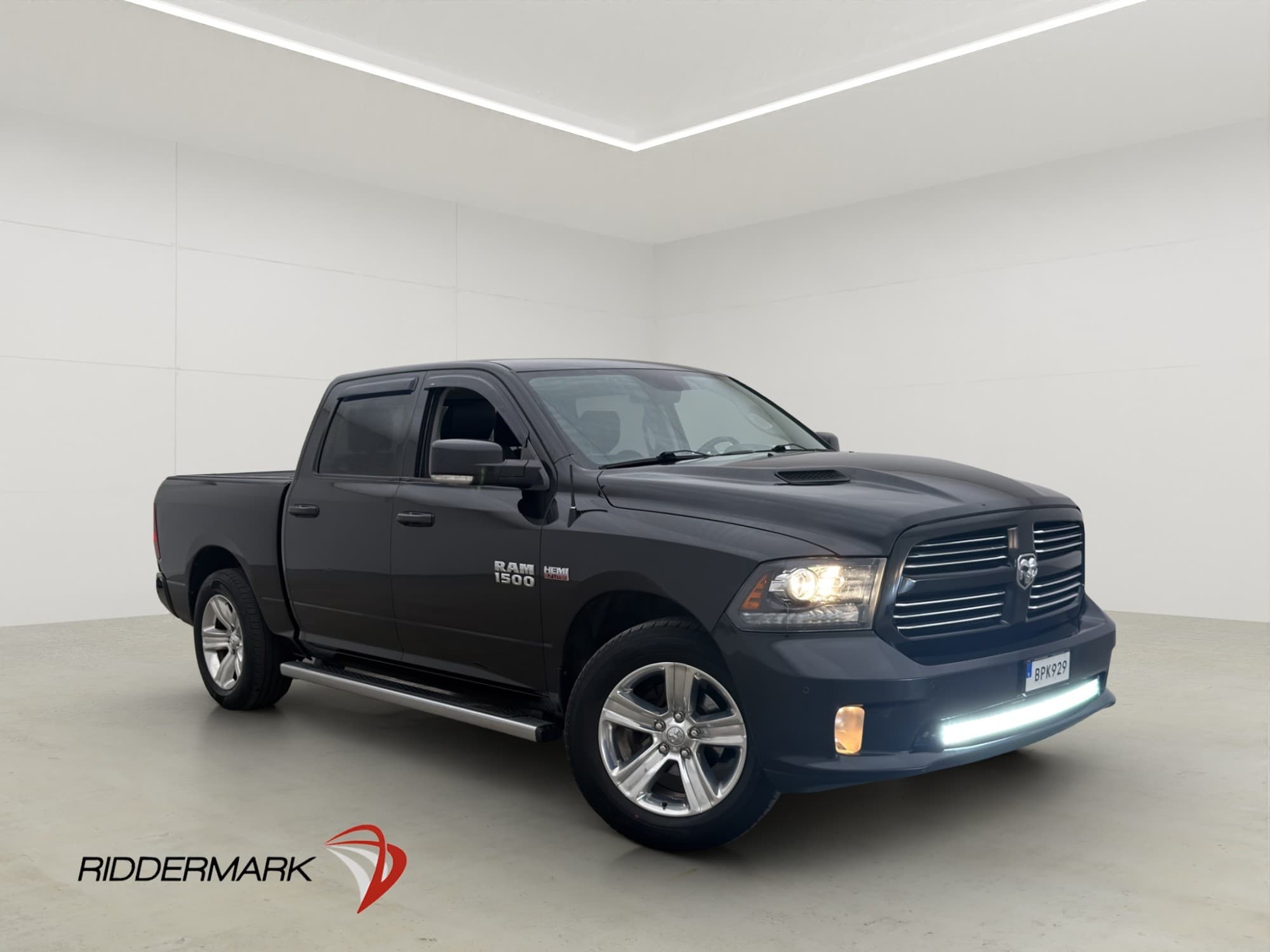 Dodge RAM 1500 Sport 5.7 4x4 Drag Skinn Taklucka Alpine Moms