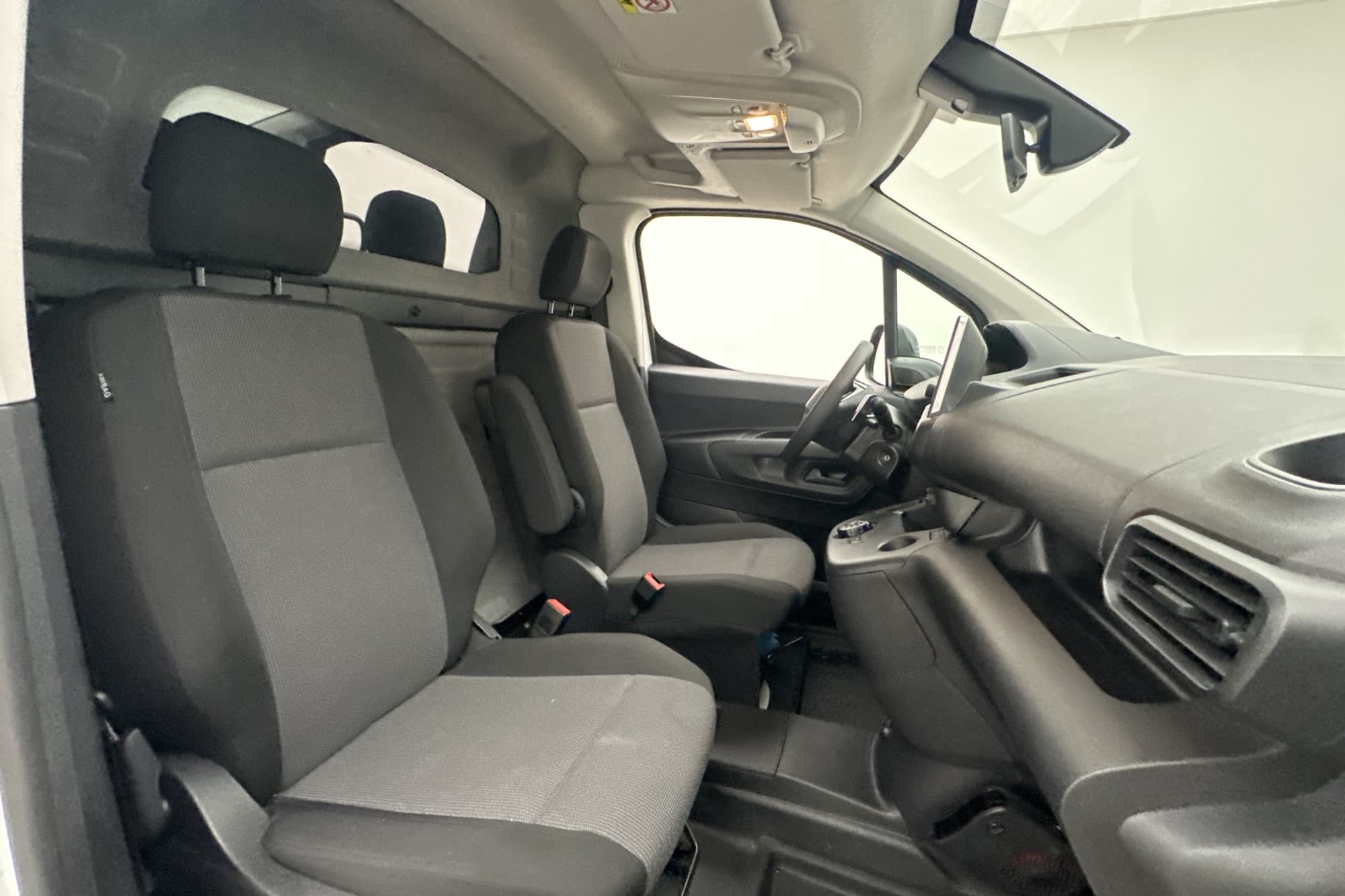 Peugeot Partner 130hk M&K-Värmare PDC LASTRAMP CarPlay MOMS