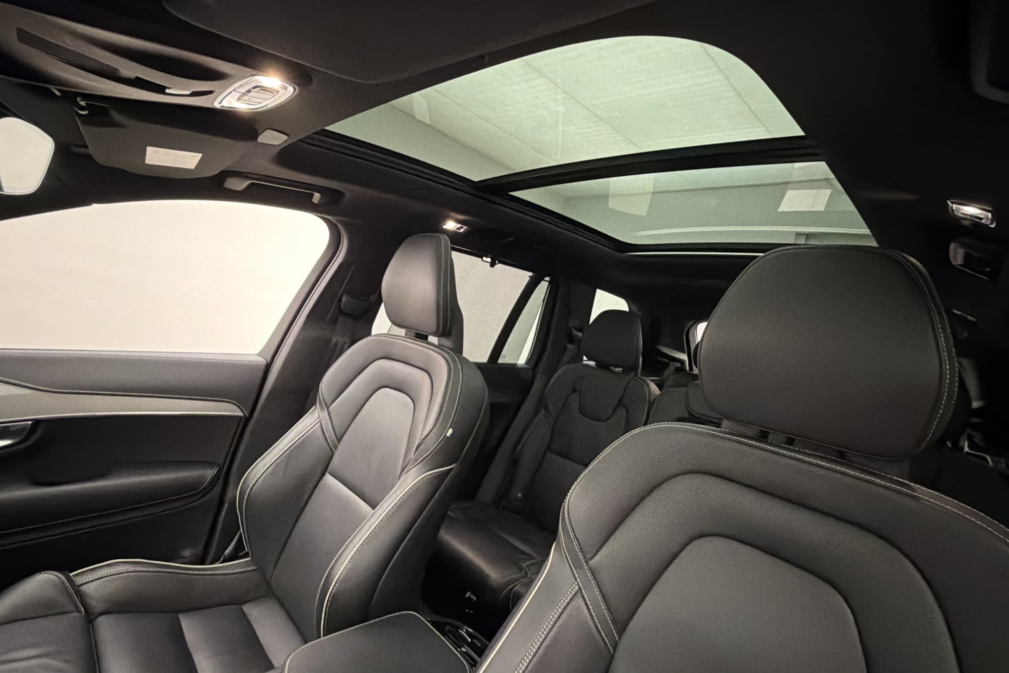 Volvo XC90 Recharge T8 AWD R-Design B&W 7-Sits 360° Pano