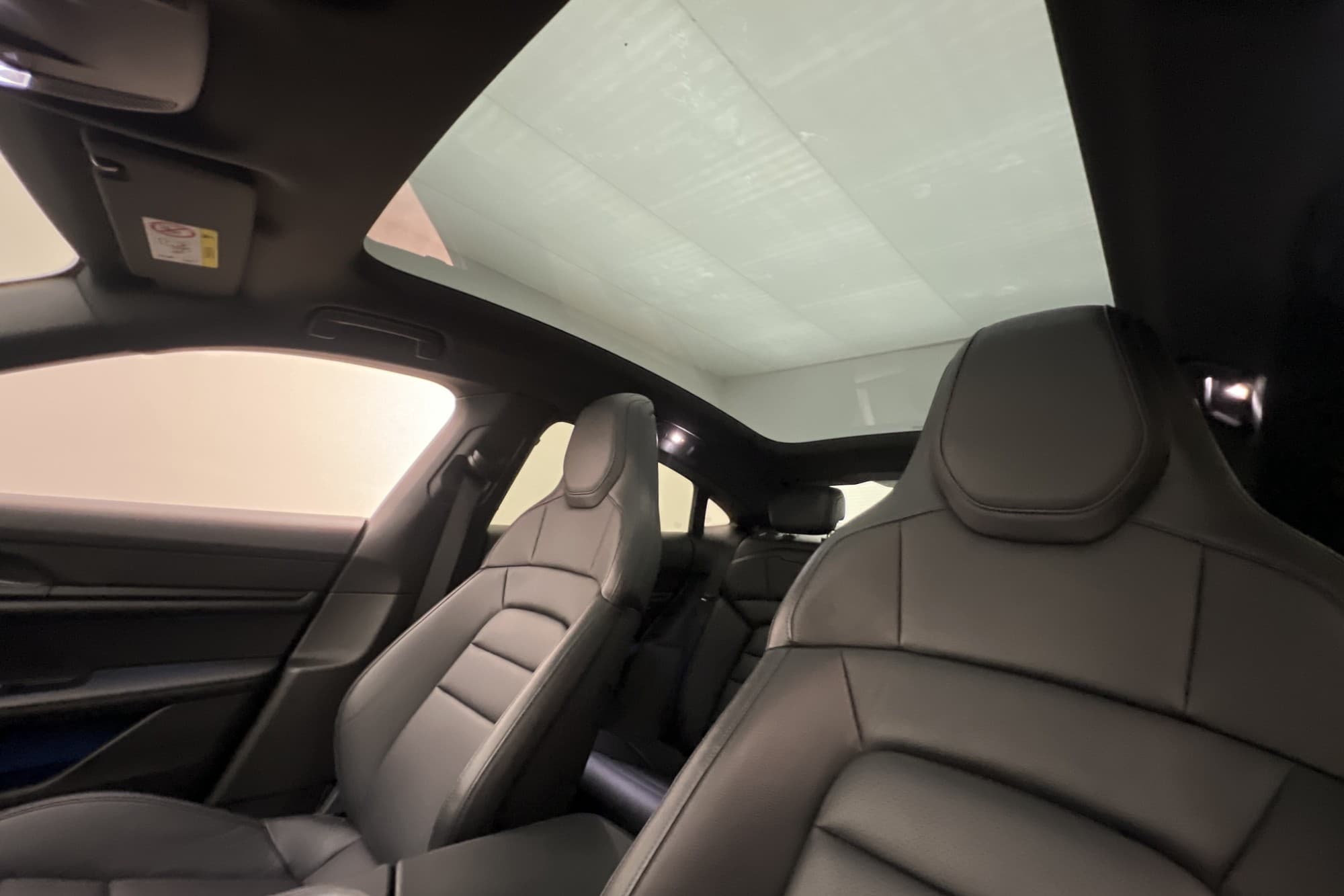 Porsche Taycan DD 381hk Sport Chrono Värmare Pano PDLS 360°