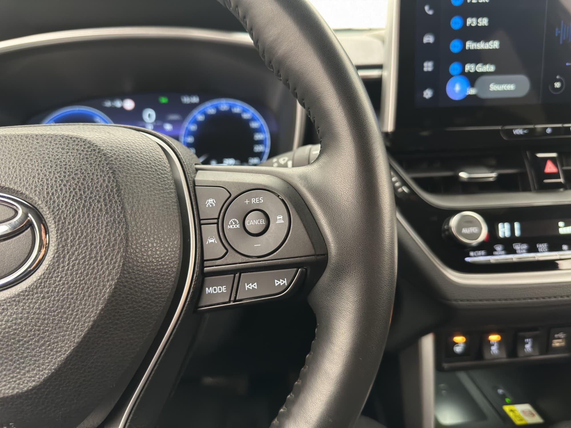 Toyota Corolla Cross Hybrid 197hk AWD Style Kamera Rattvärme