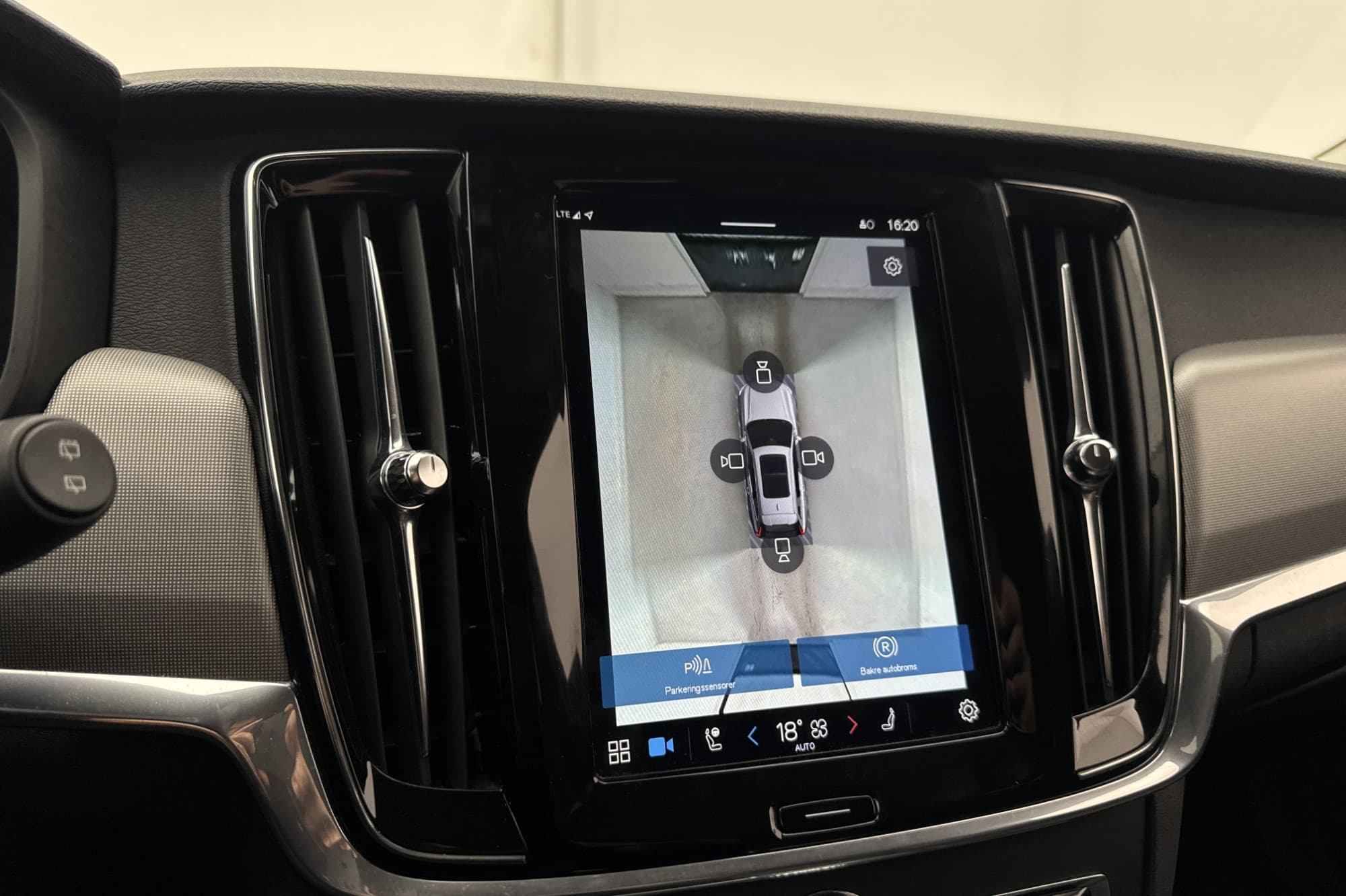 Volvo V90 B4 AWD Momentum Läder 360° Värm Adapt-fart Drag