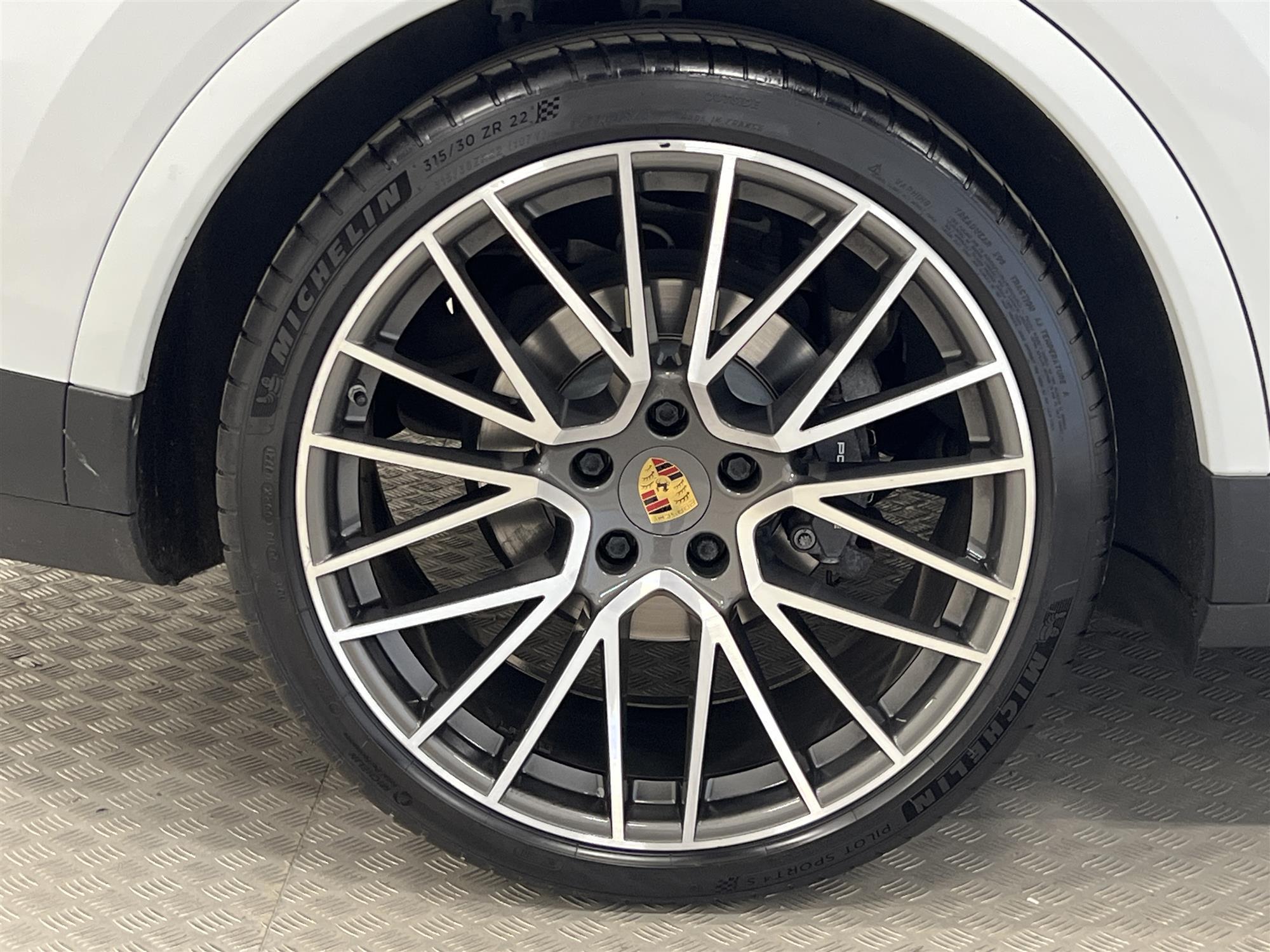 Porsche Cayenne Coupe 340hk Sport Chrono Panorama 18-Vägs RS