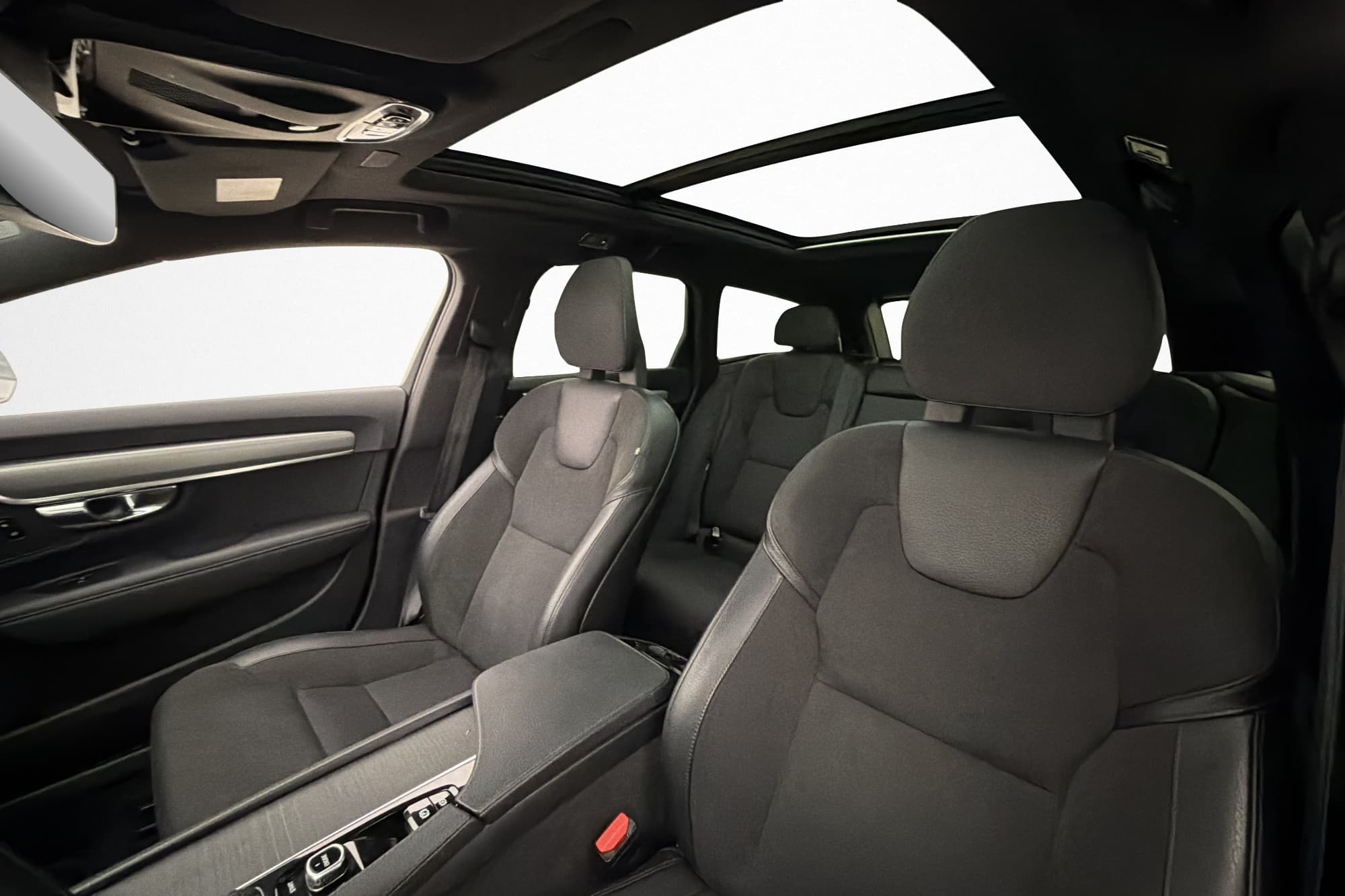 Volvo V90 D4 190hk Momentum VOC Pano D-Värmare