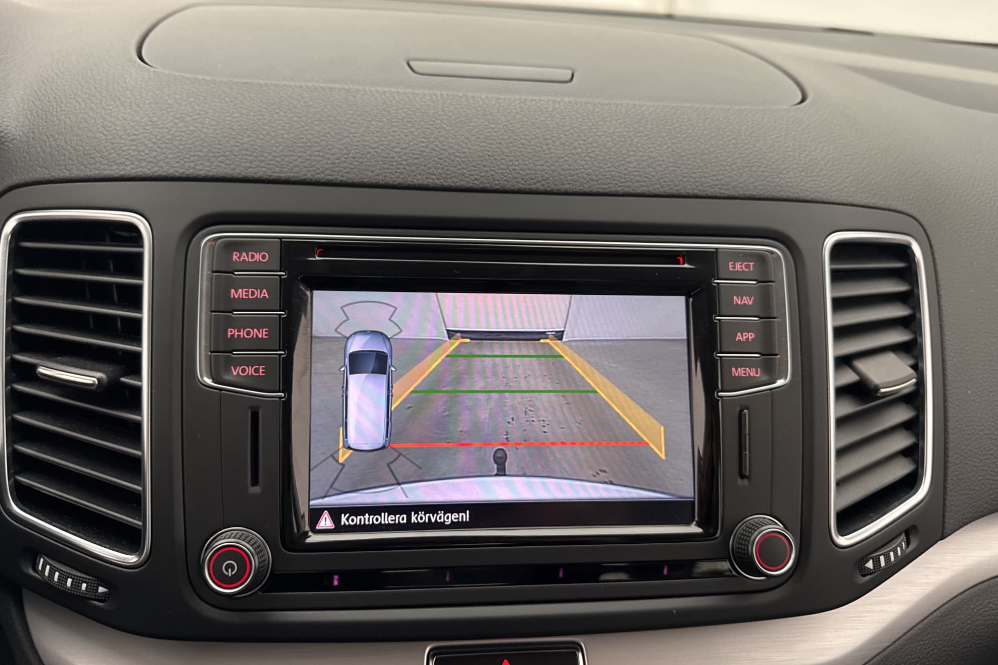 Volkswagen Sharan 2.0 TDI 150hk 7-Sits Kamera CarPlay Drag