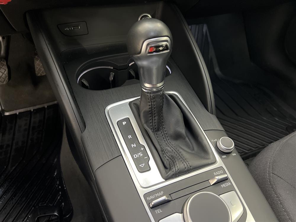 Audi A3 1.6 TDI 116hk Proline P-sensor 0,39l/milinteriör
