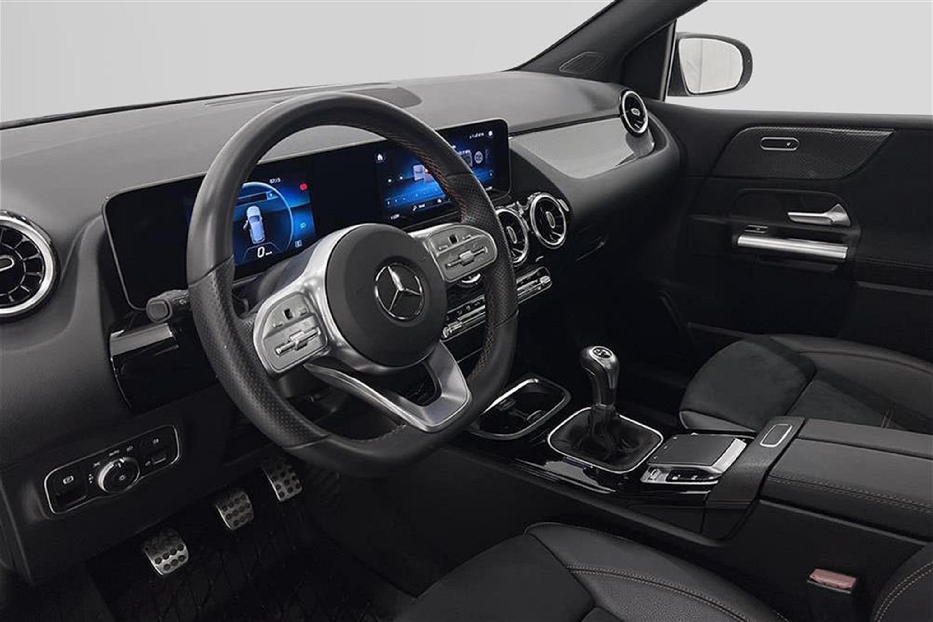 Mercedes-Benz B 200 AMG Panorama Kamera Dragkrok Naviinteriör