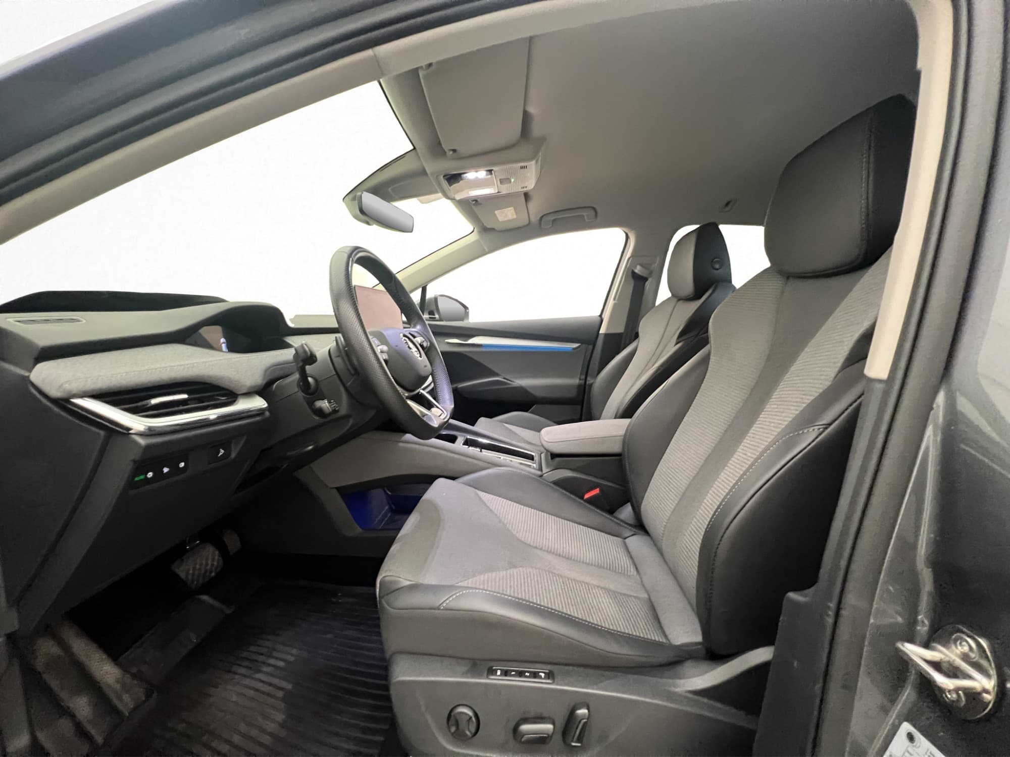 Škoda Enyaq iV 85x 286hk AWD Värmare Drag 360° CarPlay MOMS