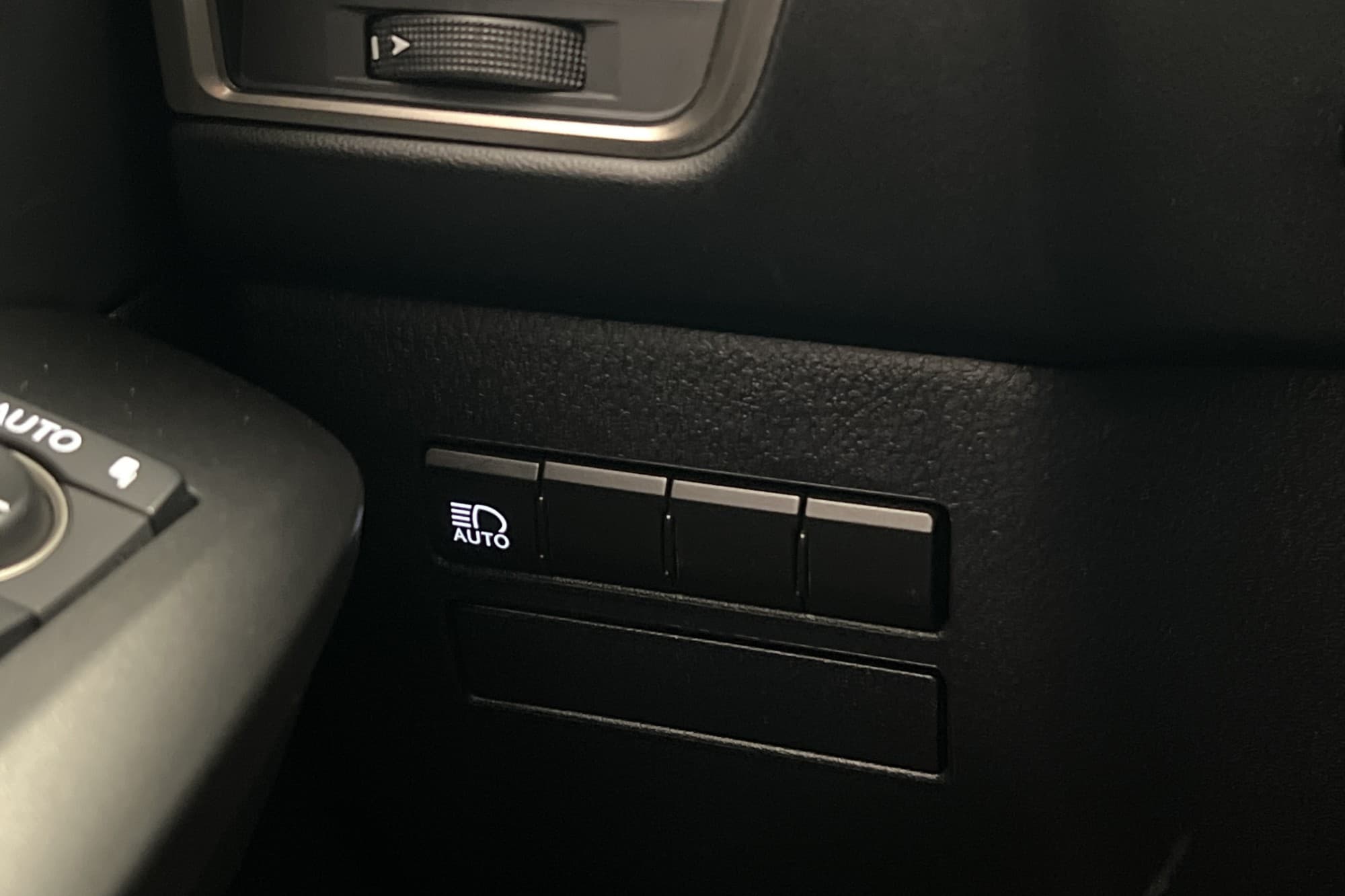 Lexus NX 300h AWD 2.5 Comfort Kamera Adapt-fart Keyless LED