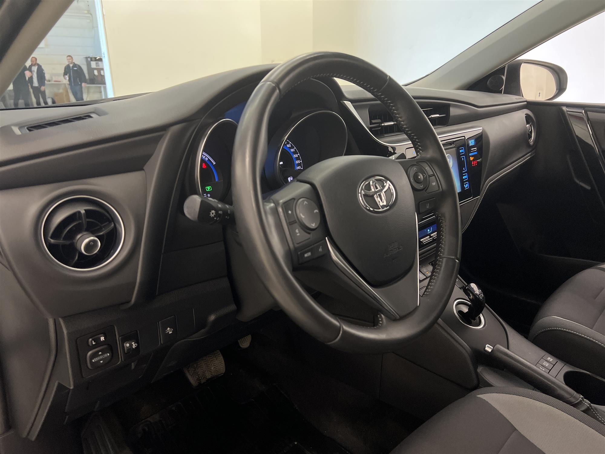 Toyota Auris Hybrid e-CVT 136hk 2 Brukare Nyservad B-Kam 