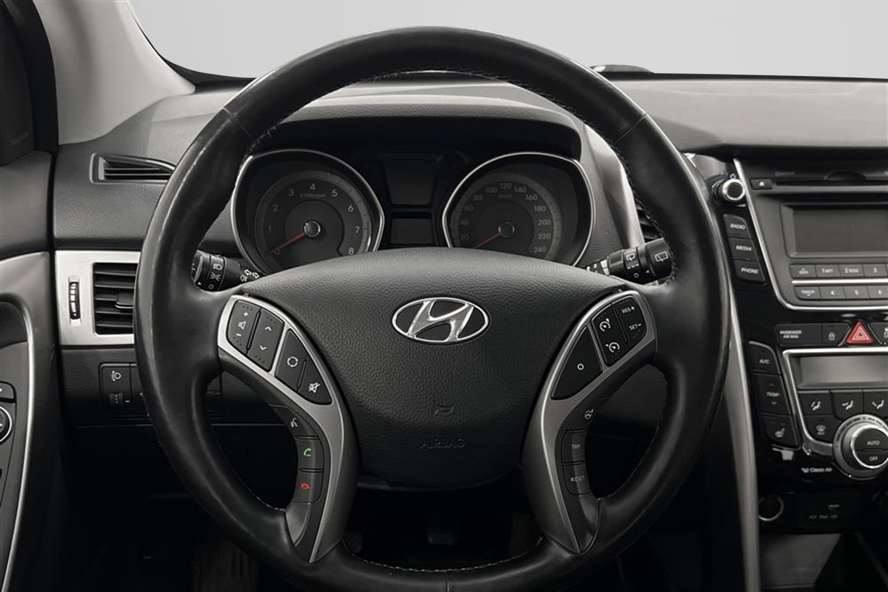 Hyundai i30 1.6 GDI 135hk Välservad PDC Låg Skatt 0,53l/mil