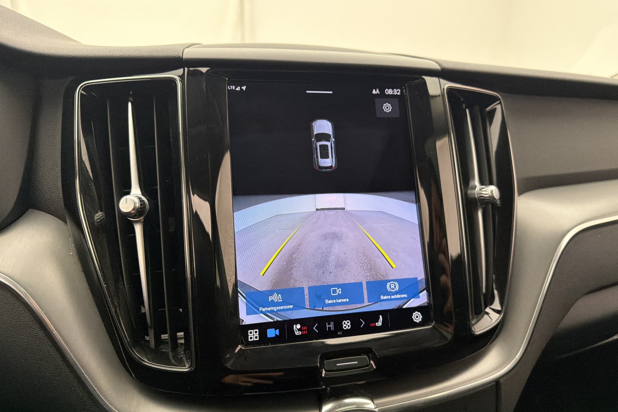 Volvo XC60 Recharge T6 AWD 350hk Core Bright Värm Pano Drag