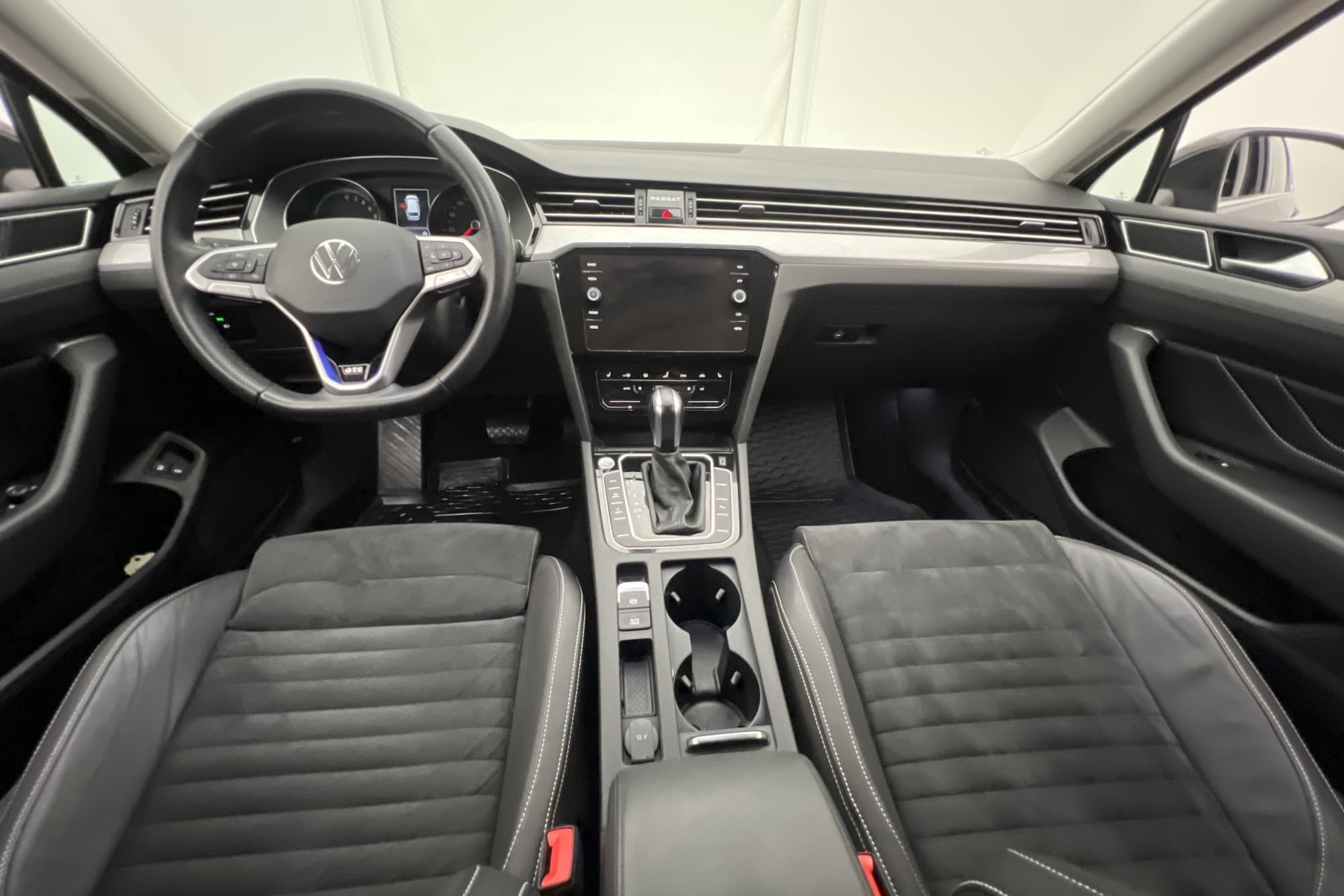 Volkswagen Passat GTE 218hk Navi Sensorer Halvskinn CarPlay